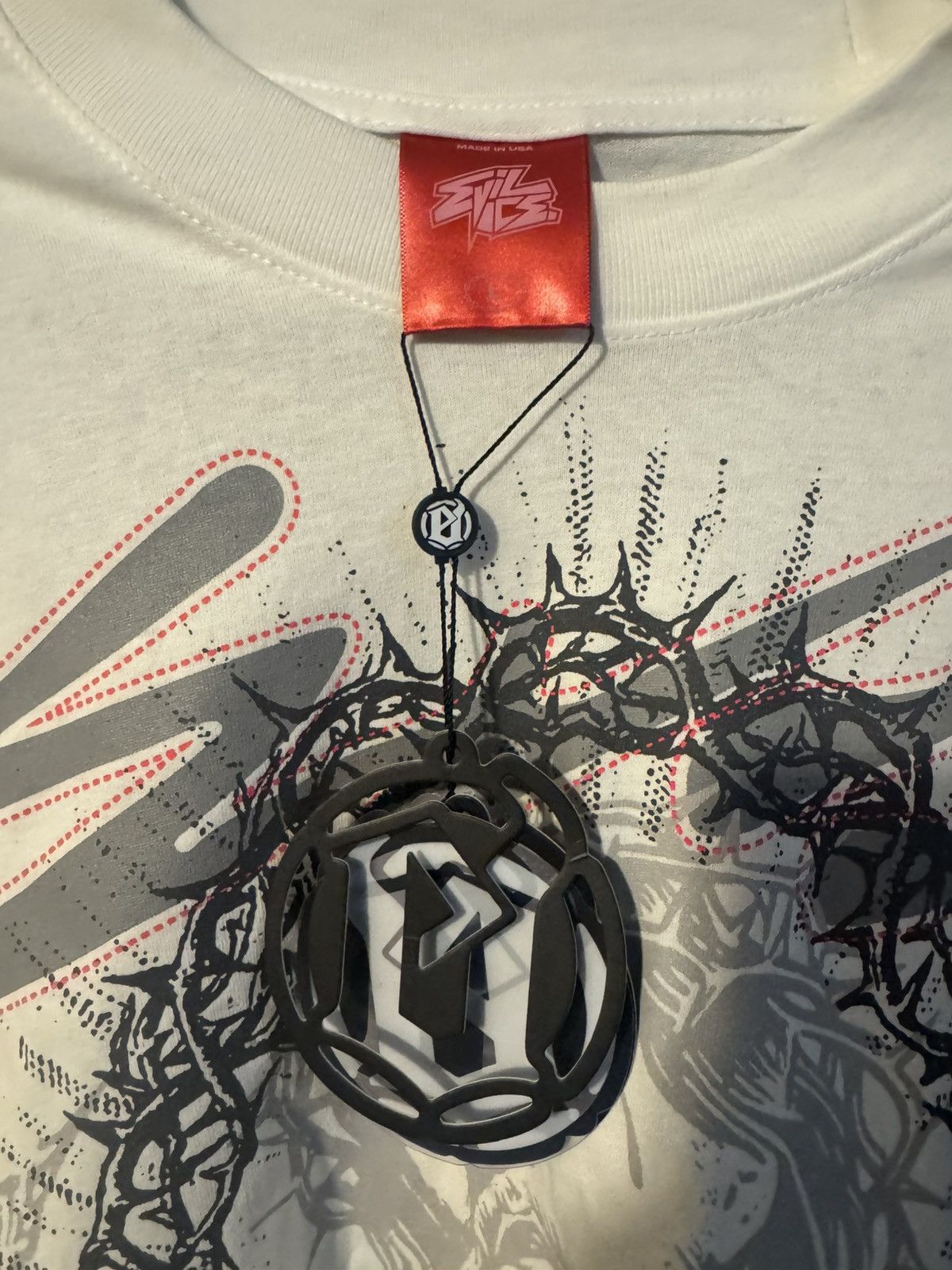 Other Evil vice Jesus cross tee size large Size US L / EU 52-54 / 3 - 3 Thumbnail