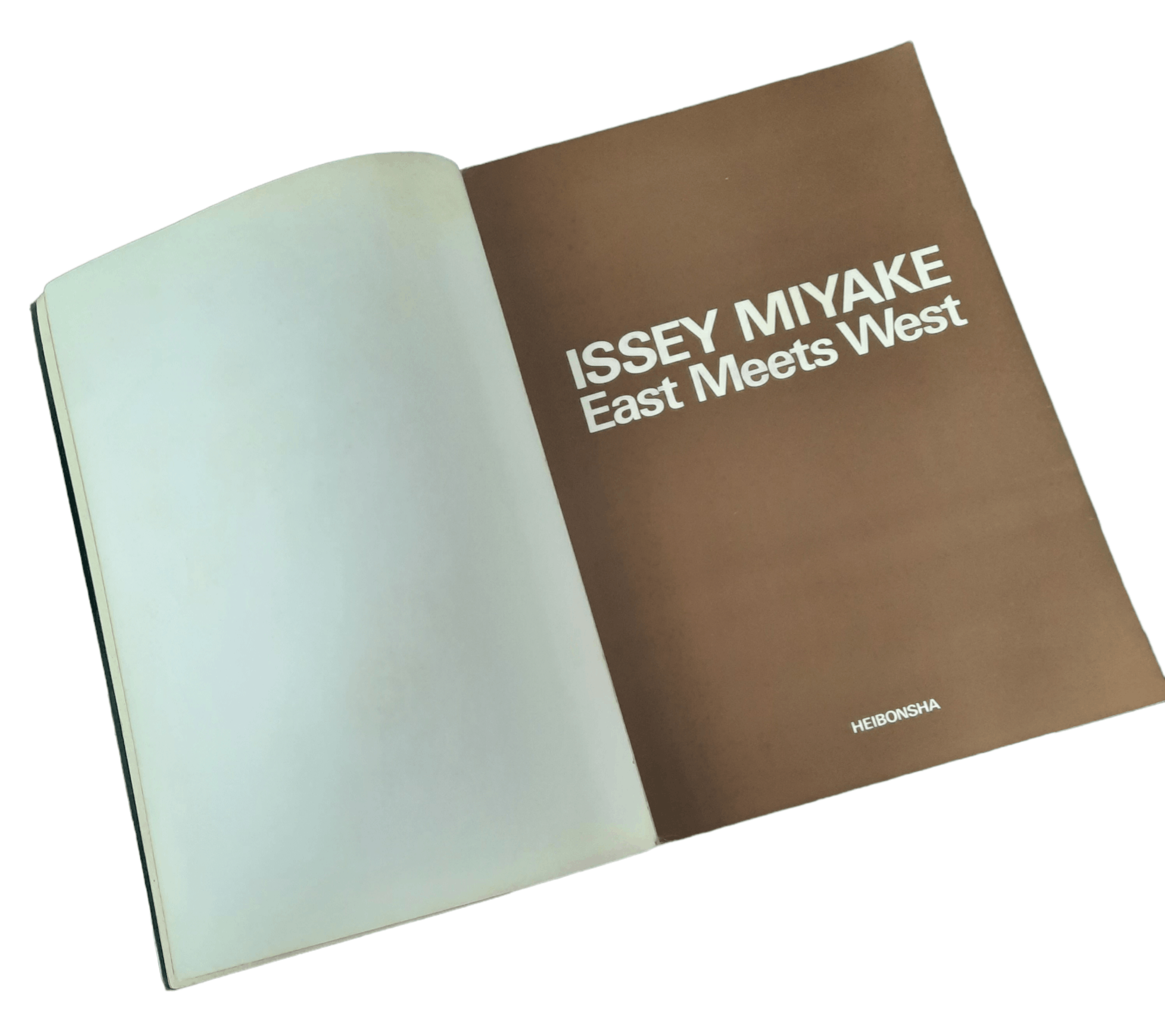 Issey Miyake × Japanese Brand VINTAGE 1978 ISSEY MIYAKE EAST MEETS WEST MEGAZINE BOOK Size ONE SIZE - 2 Thumbnail