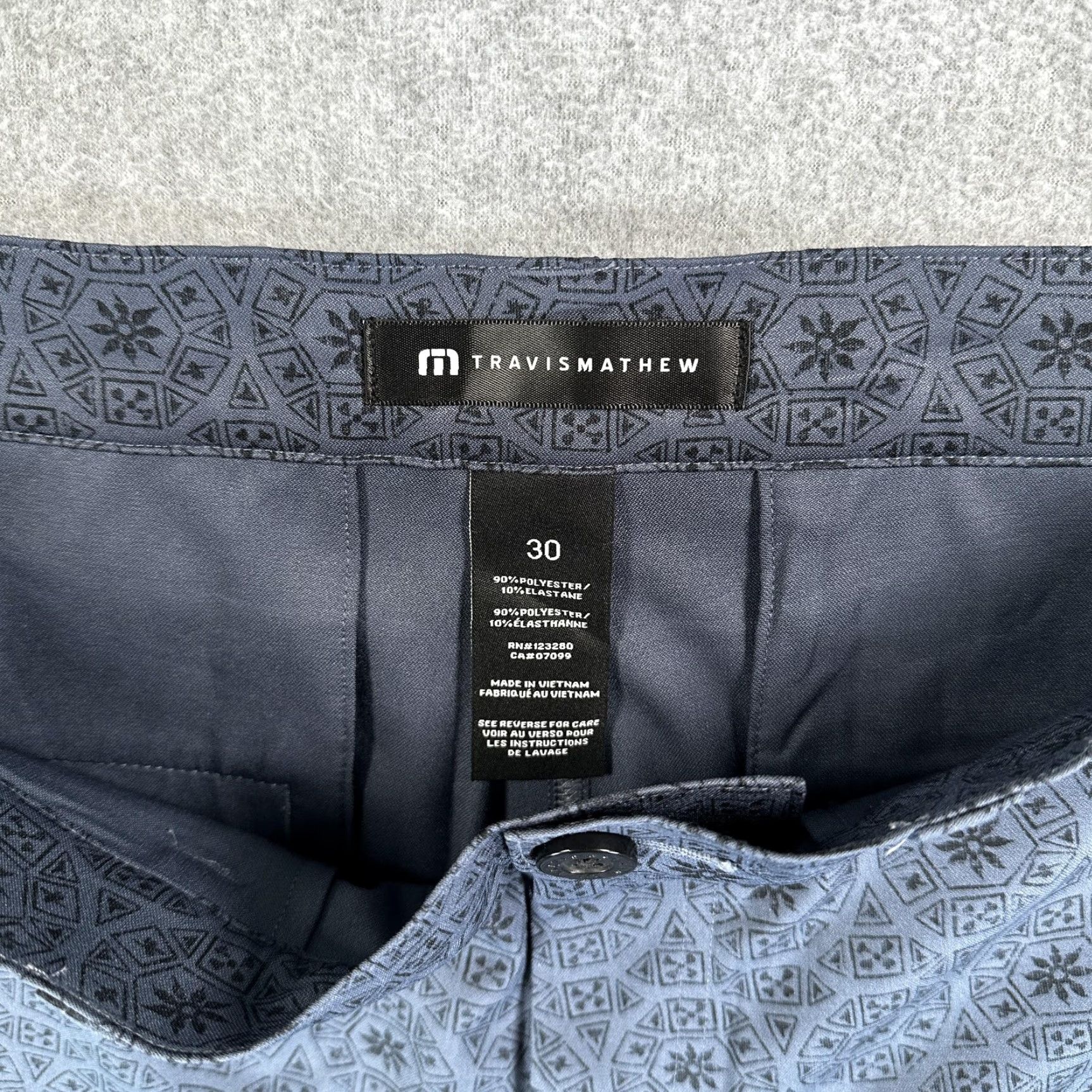 TravisMathew Travis Mathew Beyond The Limits Mens 30 Blue Geometric Chino Shorts Golf Stretch Waist 30 Inseam 10" Regular Front Zip Pockets Logo Size US 30 / EU 46 - 4 Thumbnail
