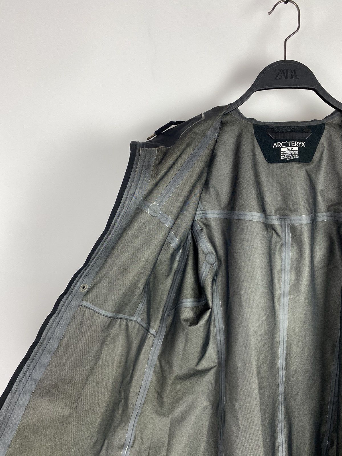 Arc'teryx Arcʼteryx Codetta Goretex Shell Rain Coat Size S / US 4 / IT 40 - 12 Thumbnail