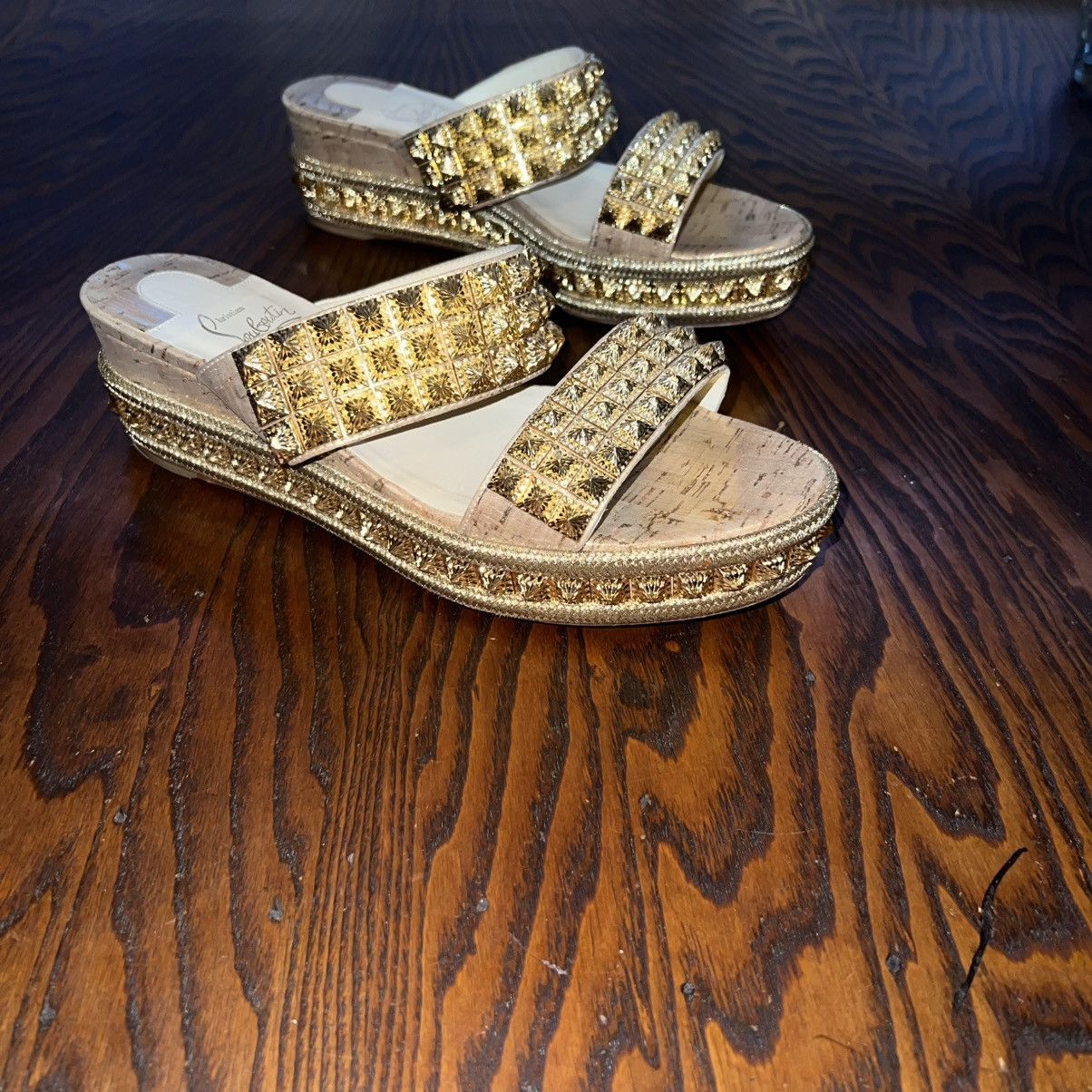 Christian Louboutin Christian Louboutin Myriadiam flat sandals in a gold Size US 9 / IT 39 - 5 Thumbnail