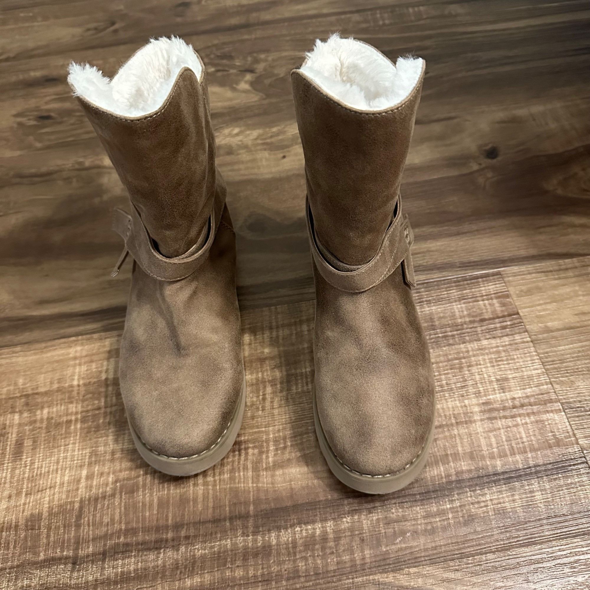 SKECHERS Skechers Women's Keepsakes 2.0 Pikes Peak Taupe Vegan Boots Size US 6 / IT 36 - 3 Thumbnail