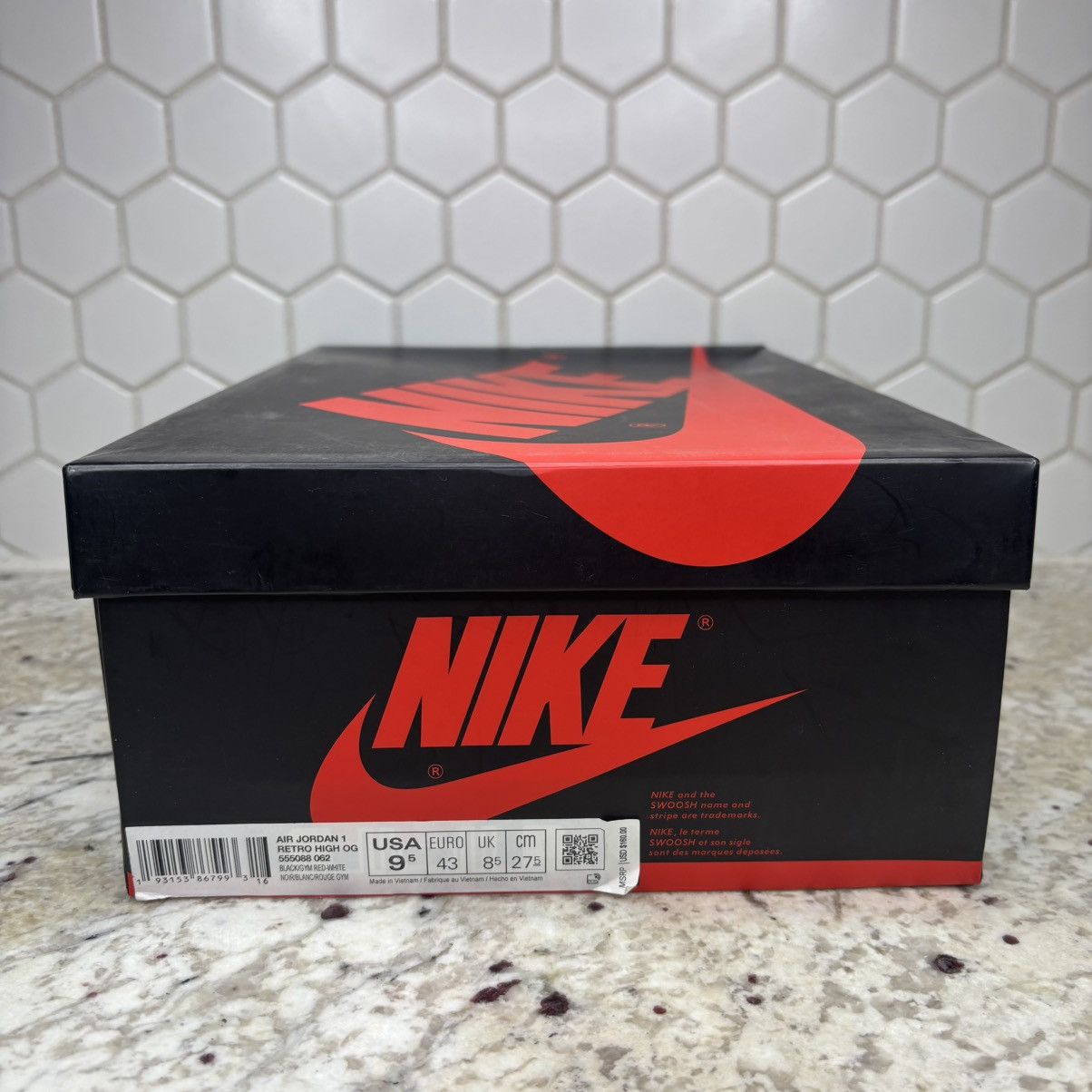 Jordan Brand Size 9.5 - Jordan 1 High OG Bloodline 2019 Light Wear W/Box Size US 9.5 / EU 42-43 - 20 Thumbnail