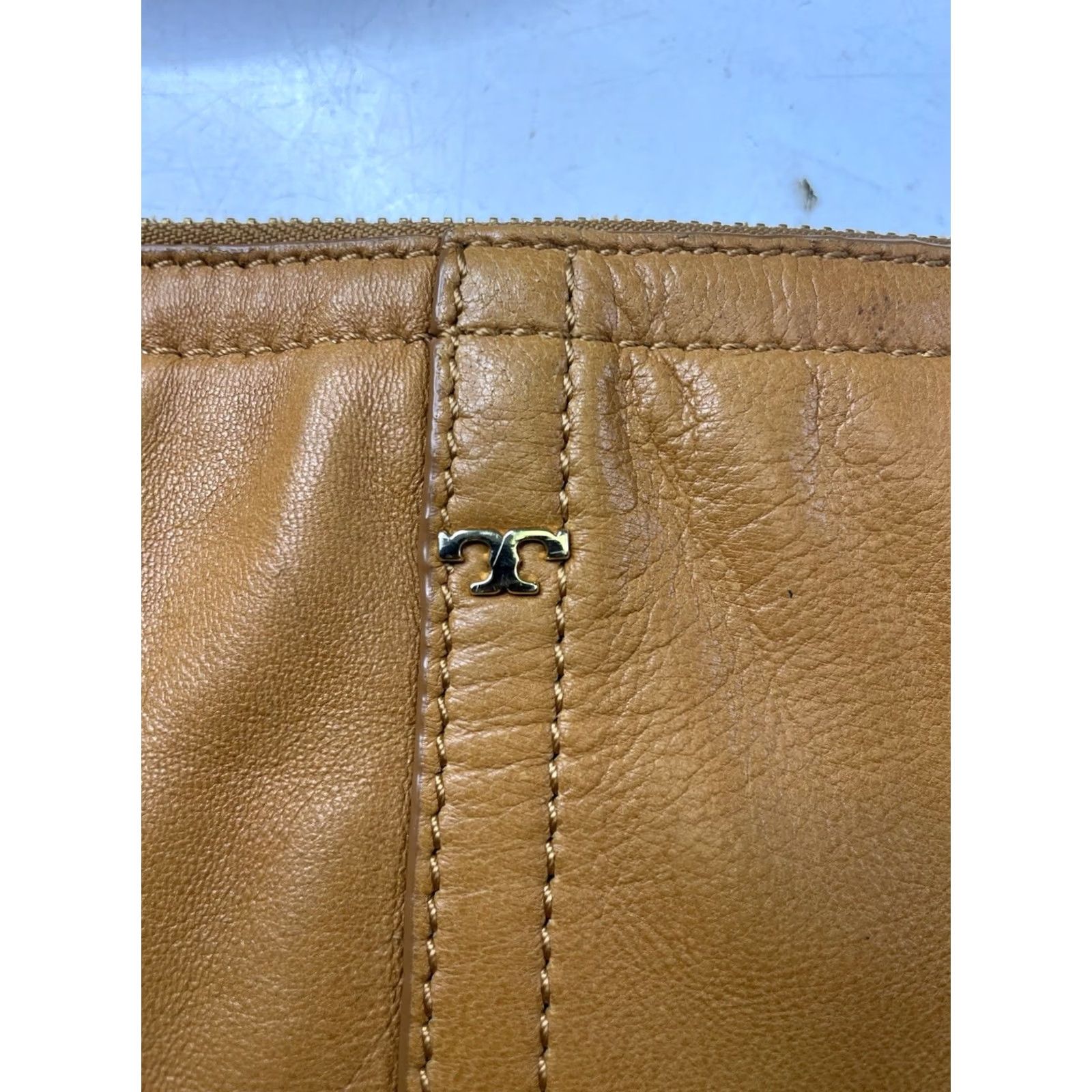 Tory Burch VINTAGE Tory Burch Leather Hobo Shoulder Bag Handbag Leather Gold Hardware Tan Brown Solid Zip Sides Classic Women Medium- Large Shoulder Strap 90s? Size ONE SIZE - 2 Thumbnail