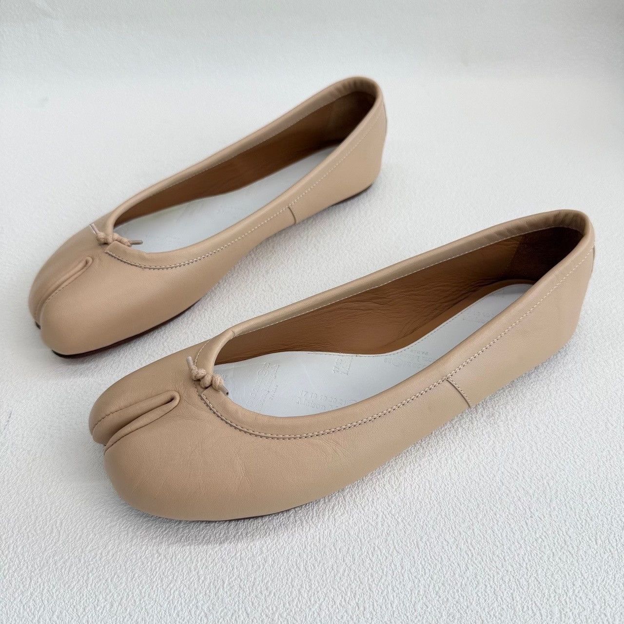 Maison Margiela Maison Margiela Leather Beige Lowtop Sneakers us_6-5 Women Size US 6.5 / IT 36.5 - 1 Thumbnail