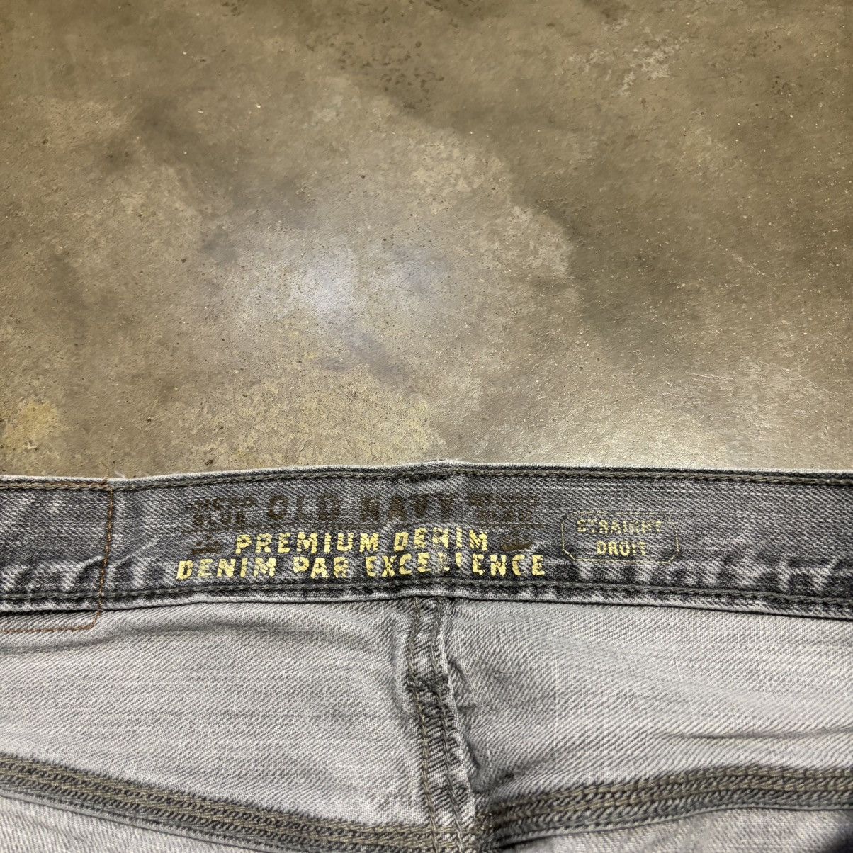 Old Navy Vintage Old Navy Straight Fit Relaxed Jeans Faded Distressed Size US 32 / EU 48 - 11 Thumbnail