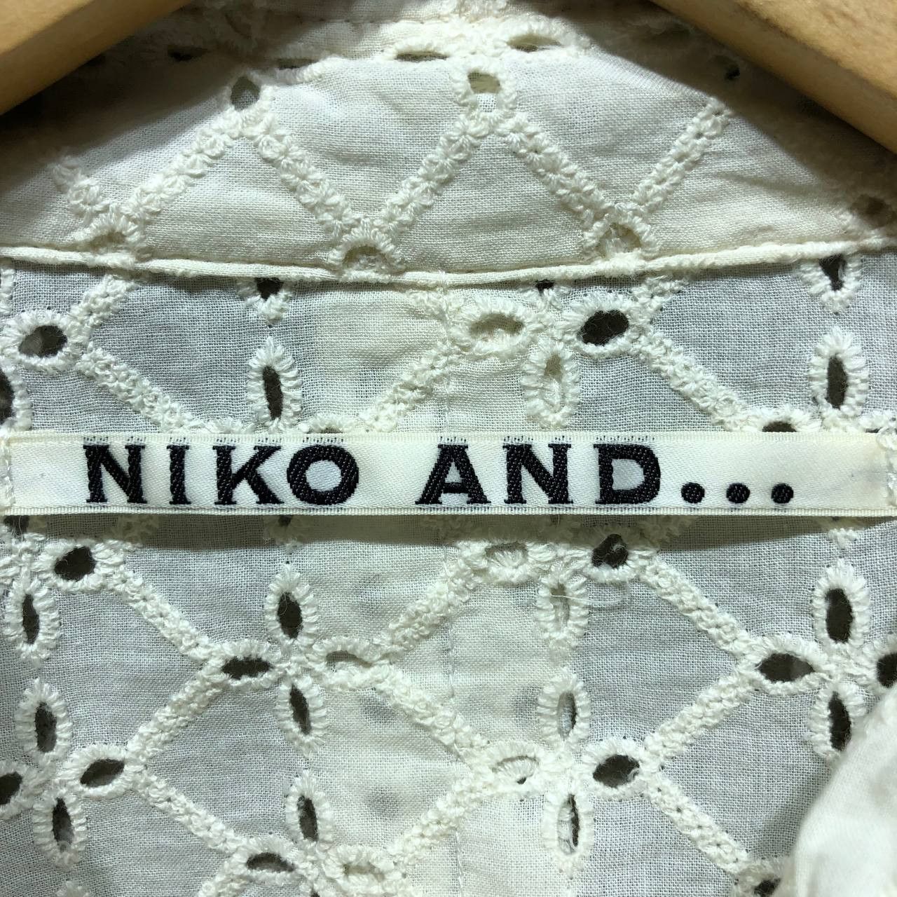Japanese Brand Niko And… embroidered lace patchwork cropped shirt Size US XXL / EU 58 / 5 - 3 Thumbnail