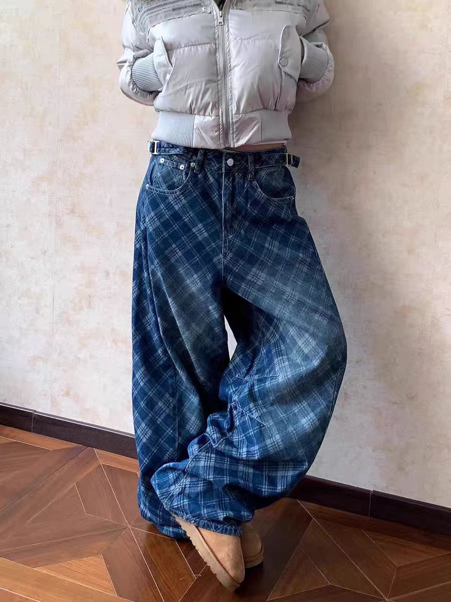 Blue loose-fitting wide-leg jeans