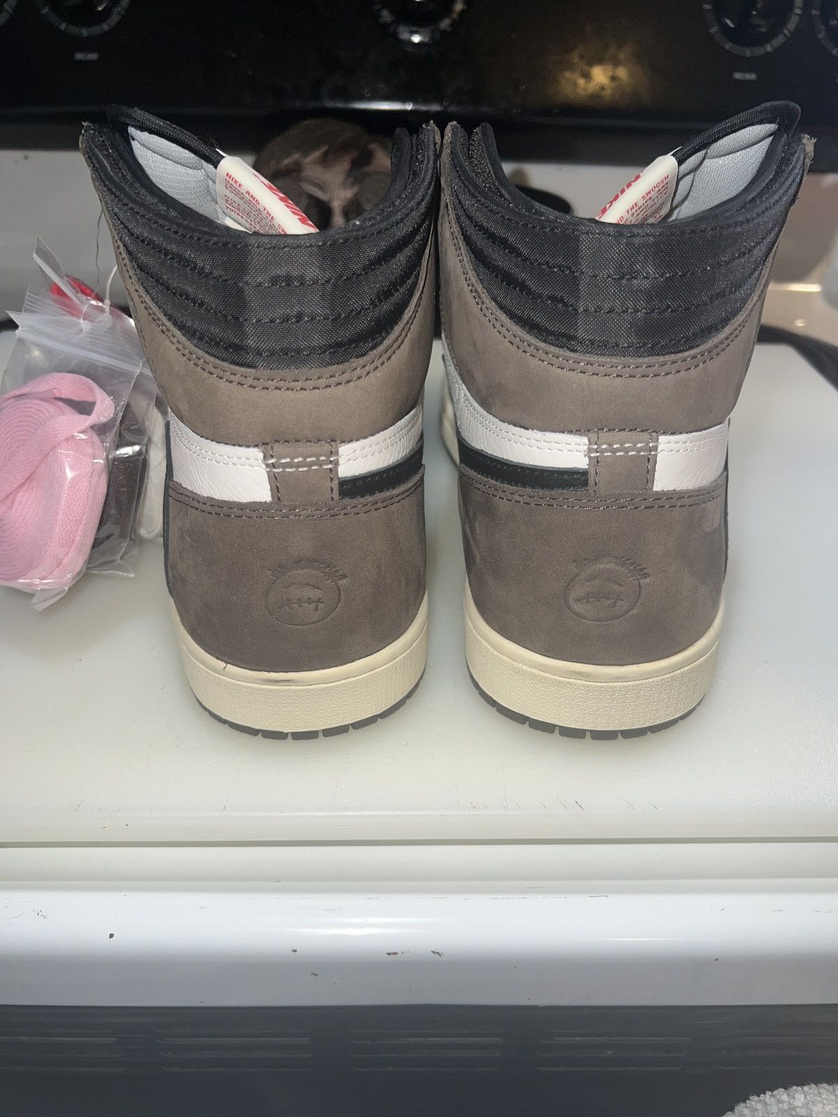 Nike Jordan 1 high travis scott mocha Size US 10.5 / EU 43-44 - 3 Thumbnail