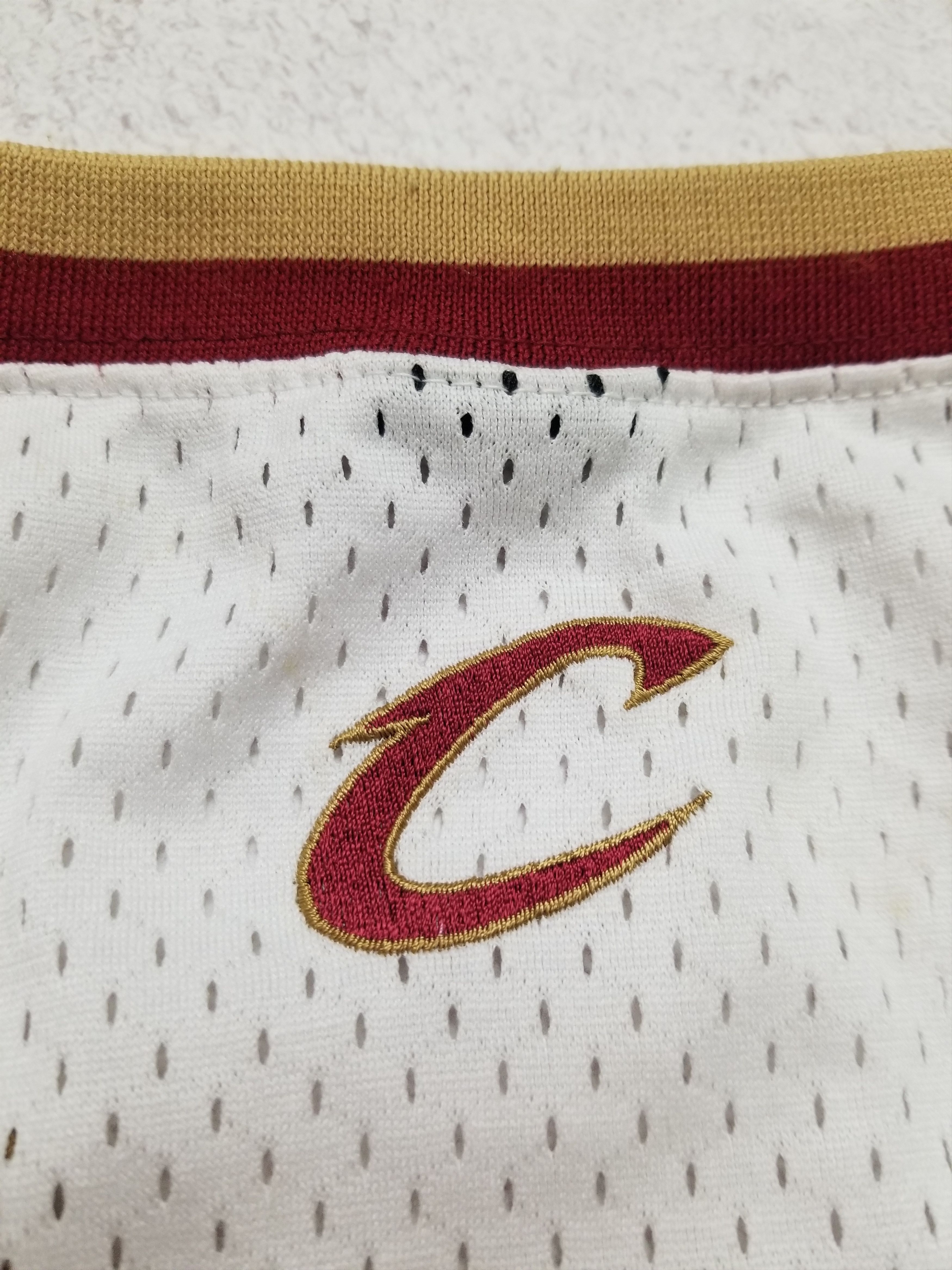 Nike Vintage NBA Cleveland Cavaliers LeBron James 23 Sewn Jersey Size US L / EU 52-54 / 3 - 12 Thumbnail