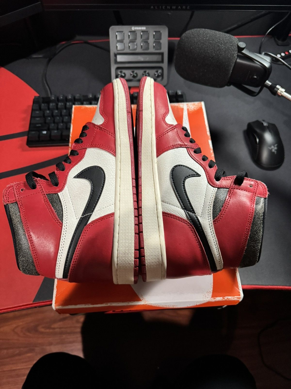 Jordan Brand Jordan 1 Lost in Found Size US 9.5 / EU 42-43 - 6 Thumbnail