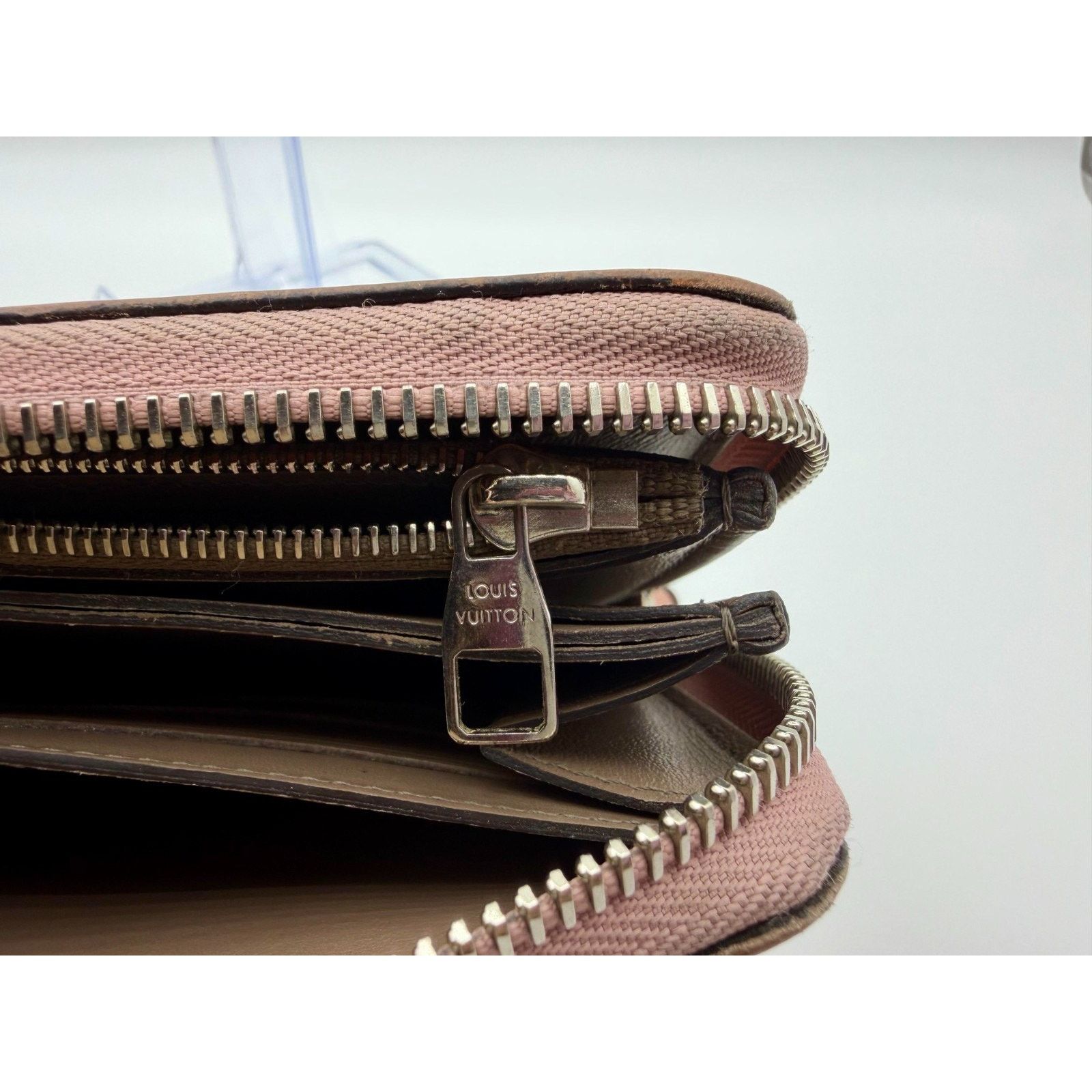 Louis Vuitton LOUIS VUITTON Comete Wallet Magnolia Leather Women's | COA Size ONE SIZE - 5 Thumbnail