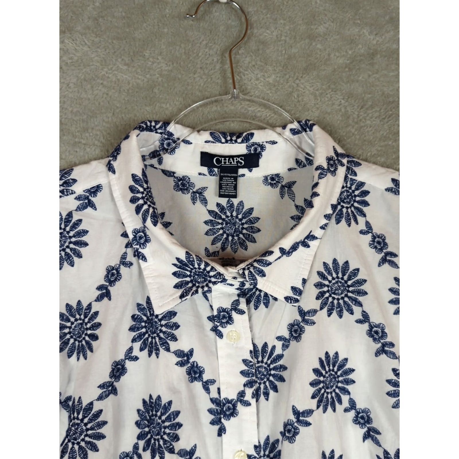 Chaps Chaps womens plus size 3X Embroidered short sleeve button up Shirt White/Blue Flower Size XXL / US 16-18 / IT 52-54 - 4 Thumbnail