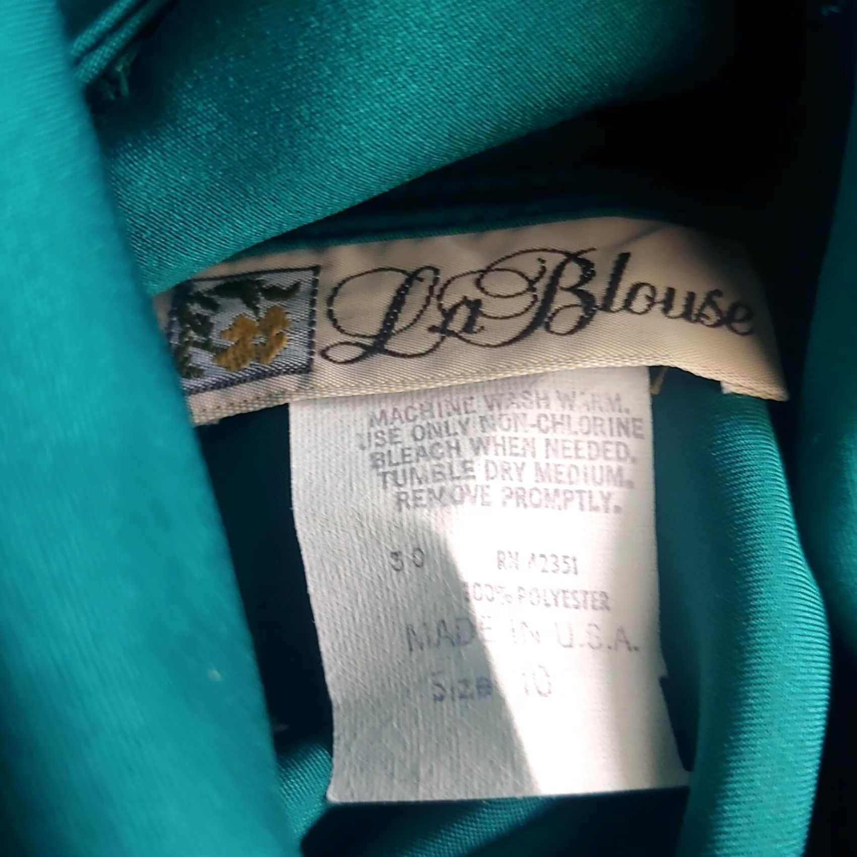 Vintage VINTAGE Blouse Shirt Green Satin High Neck Button Back Secretary Top 10 Women Ballon Sleeve Regular 100% polyester Size L / US 10 / IT 46 - 3 Thumbnail