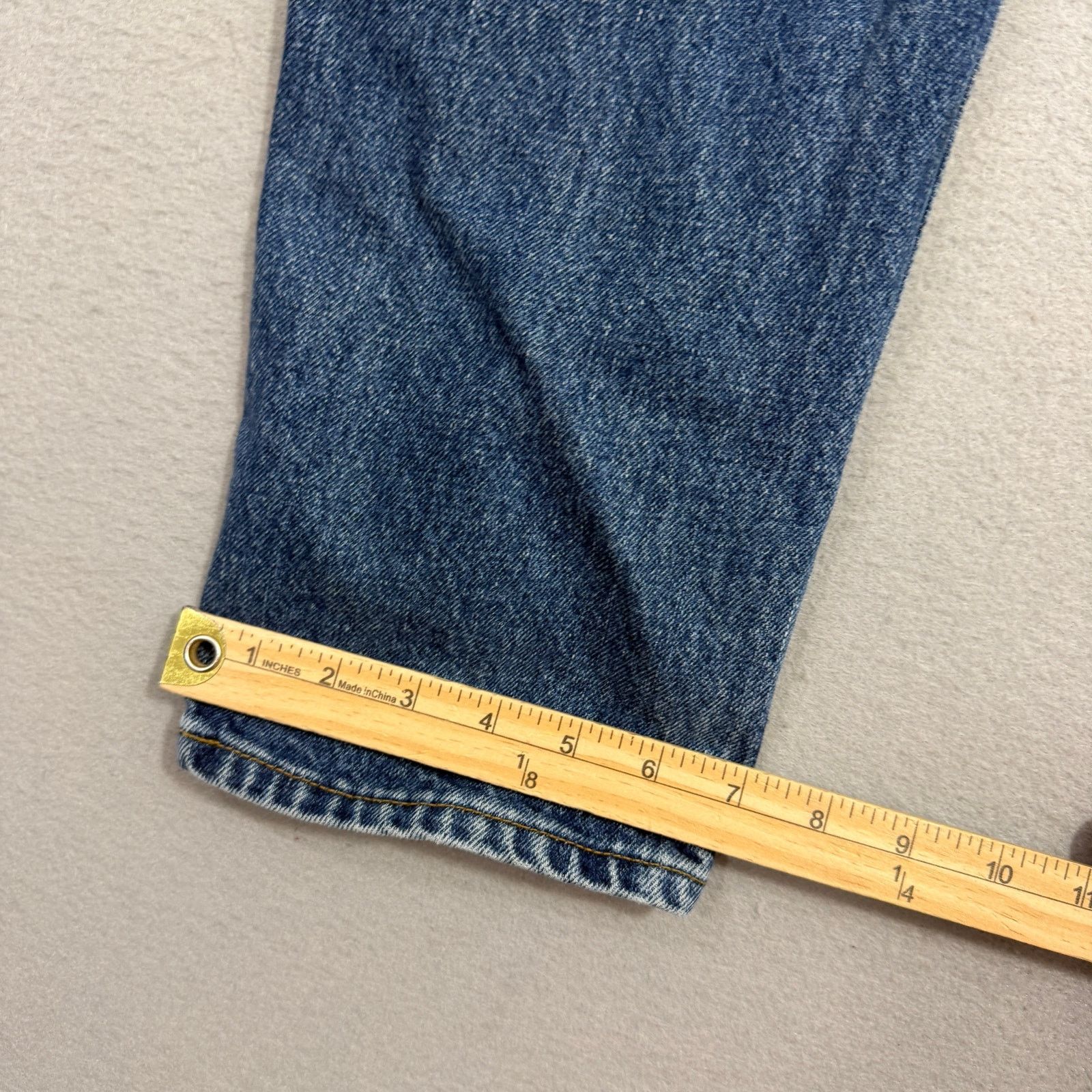 Levi's Vintage Levis 550 Jeans Men's 31x31 Blue Tapered Canada 90s Size US 31 - 12 Thumbnail