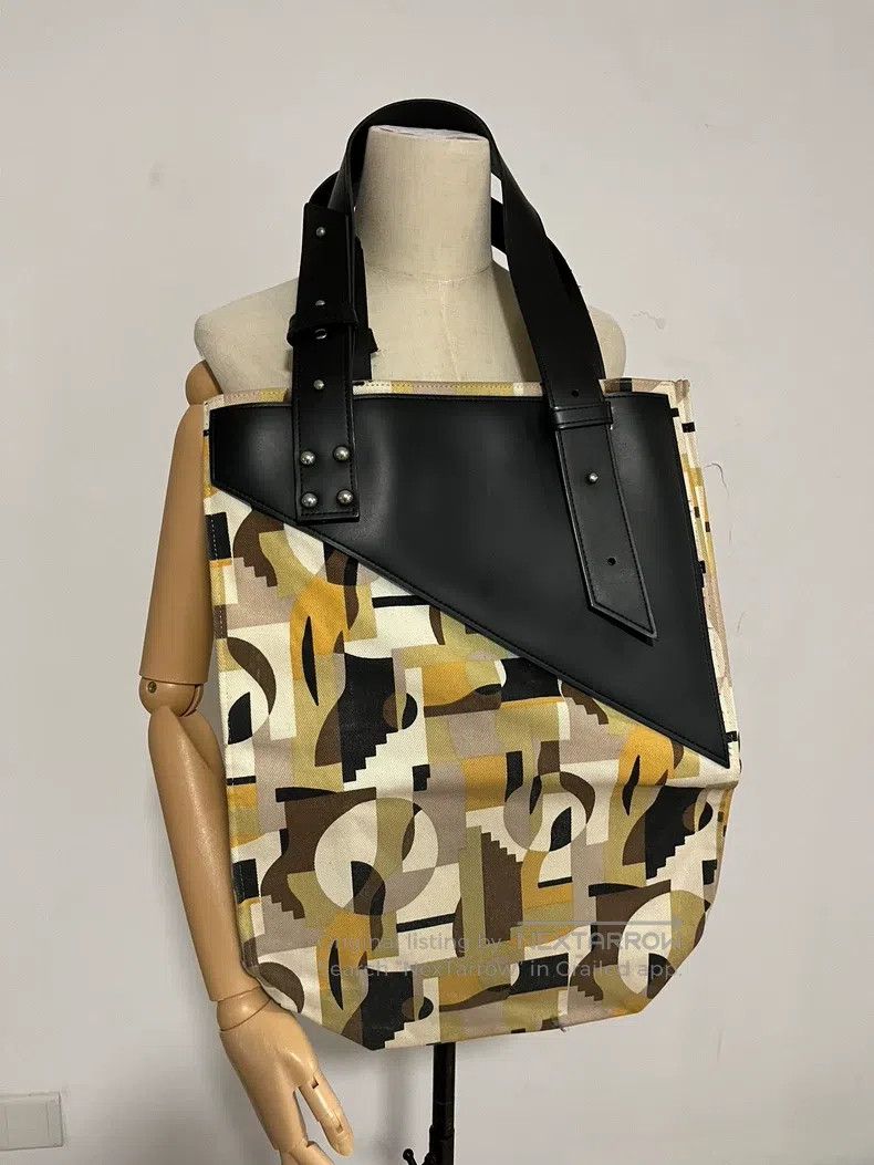Japanese Brand Japanese Brand bio politics Handbag Size ONE SIZE - 6 Thumbnail