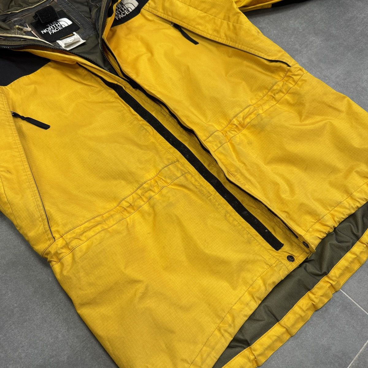 The North Face Vintage The North Face TNF Gore-Tex Raincoat Jacket 90s Size US L / EU 52-54 / 3 - 14 Thumbnail