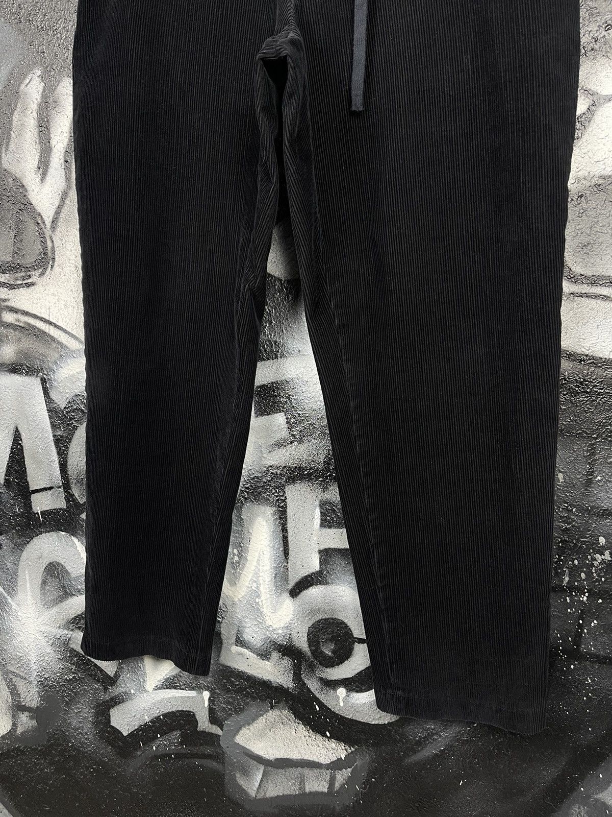Uniqlo Uniqlo Black Corduroy Pants Relaxed Fit Men’s Size 34 Size US 34 / EU 50 - 6 Thumbnail