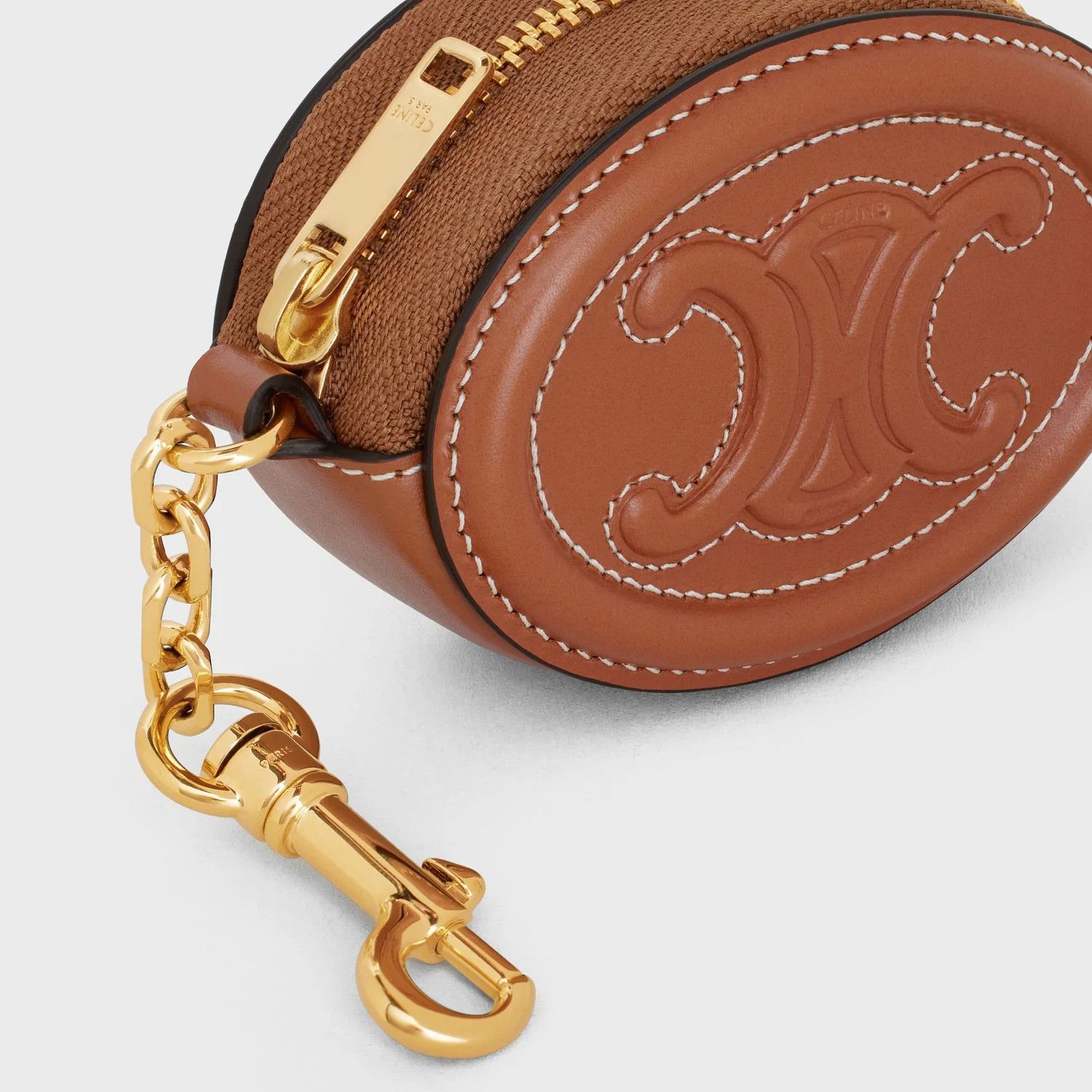 Celine o1w1db10125 10J582EGP Size: OS / Cuir Triomphe Pouch Size ONE SIZE - 3 Thumbnail