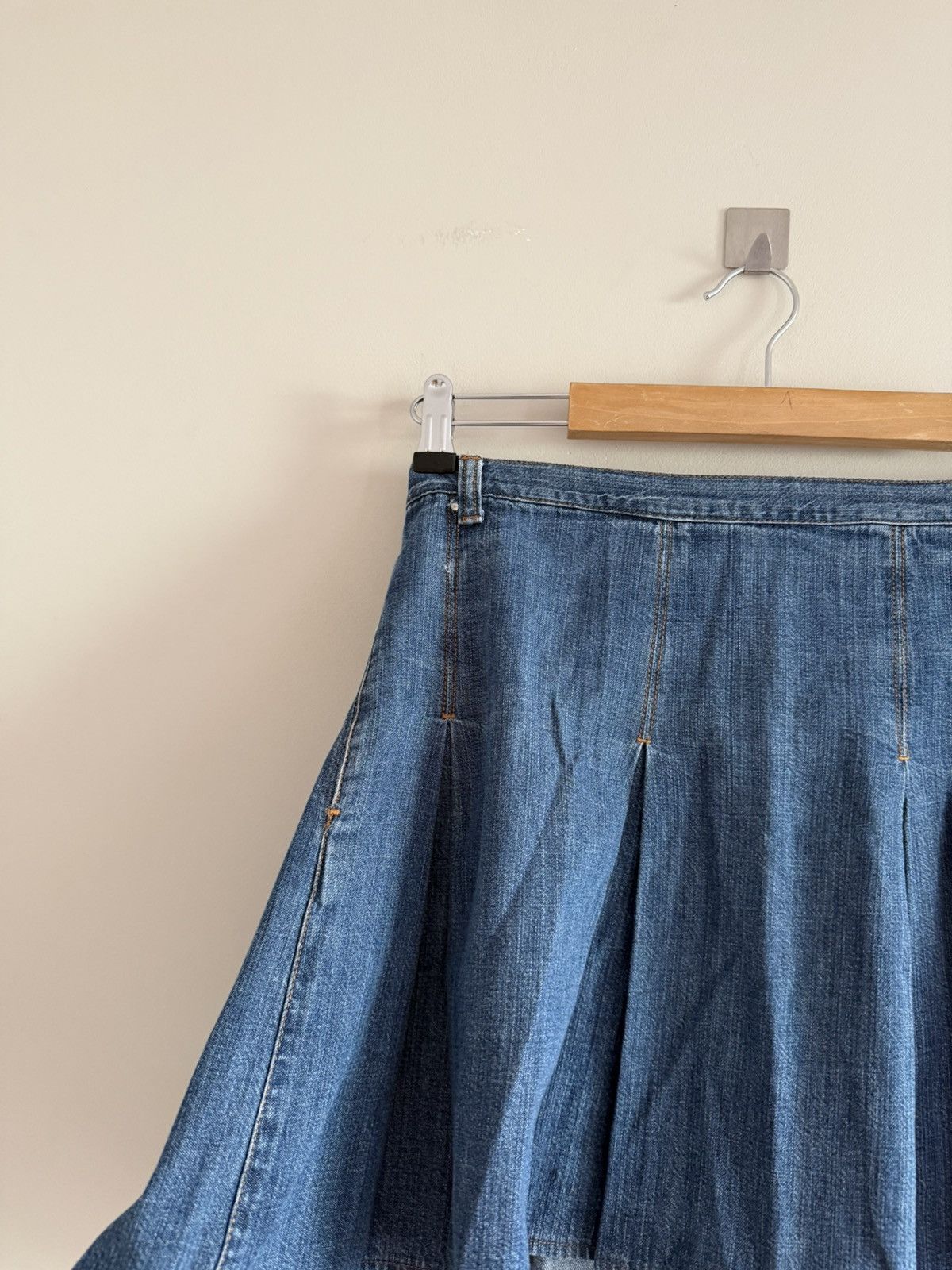 Dolce & Gabbana Dolce & Gabbana Pleated Denim Mini Skirt Size 30" / US 8 / IT 44 - 8 Thumbnail