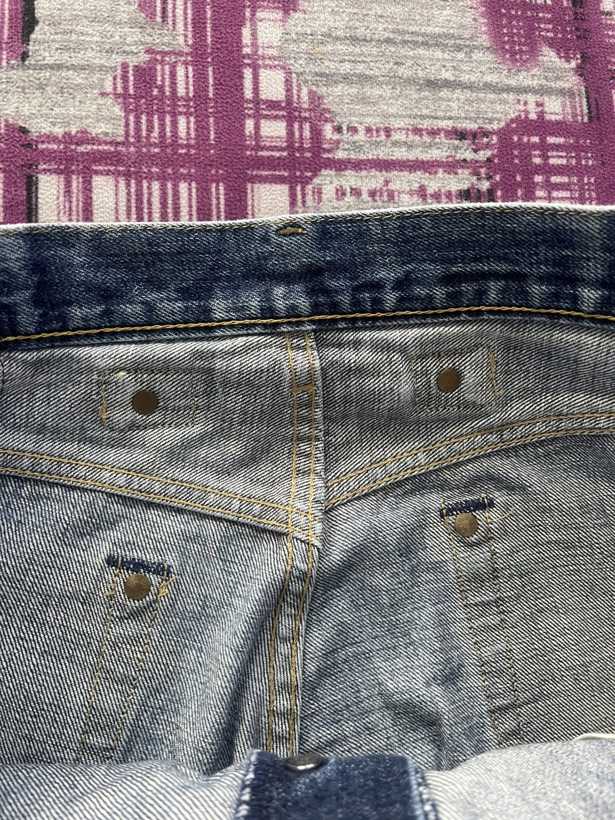 Levi's × Vintage VINTAGE DISTRESSED LEVI’S BIG’E’ 702 BUCKLE BACK SELVEDGE Size US 35 - 10 Thumbnail
