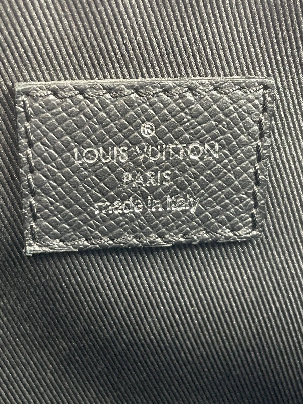 Louis Vuitton Taiga Monogram Eclipse Outdoor Messenger Black Size ONE SIZE - 11 Thumbnail