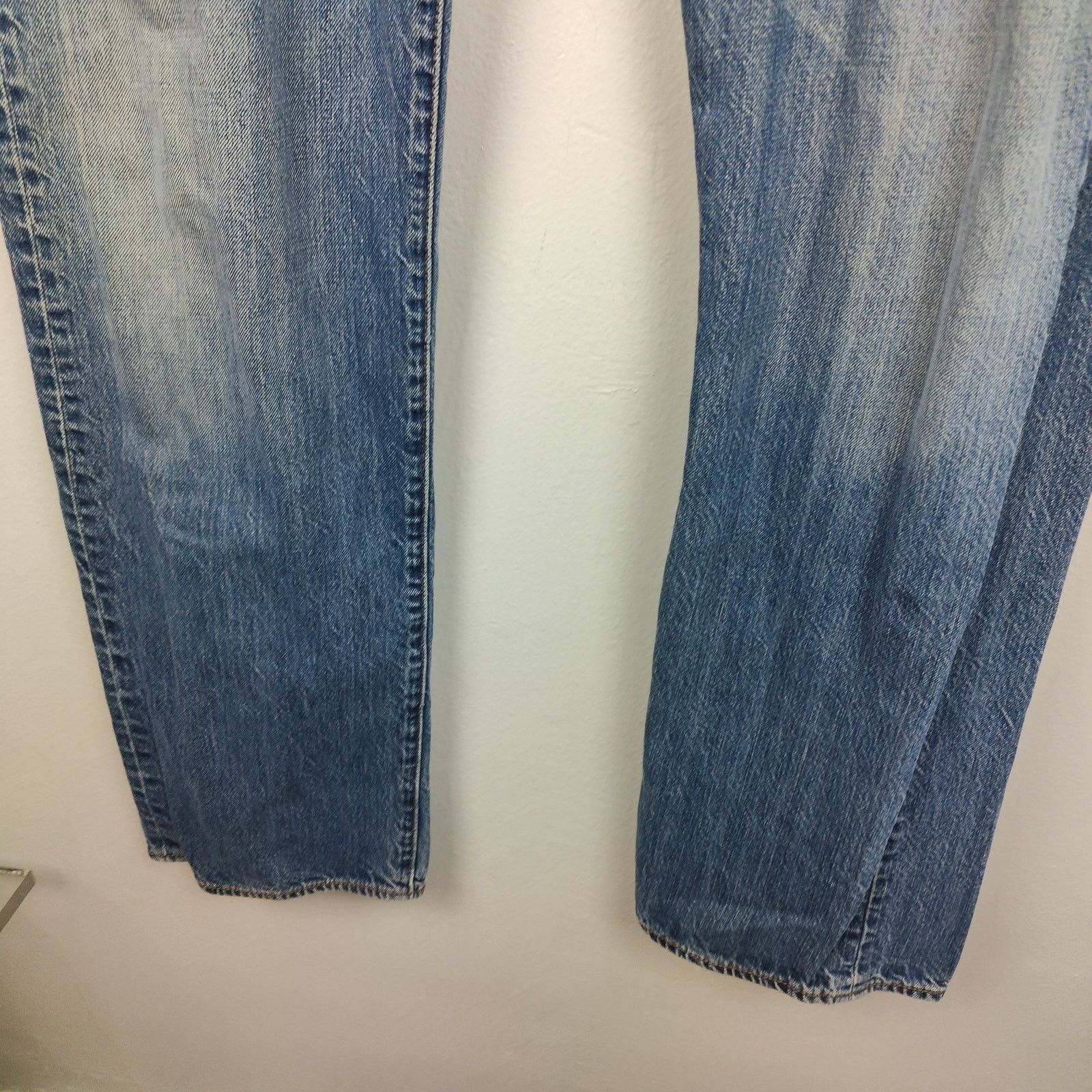 Levi's Vintage 90s Levi's 501 Jeans Mens 38x32 Medium Wash Size US 38 / EU 54 - 4 Thumbnail
