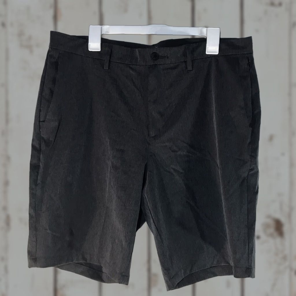 Old Navy Old Navy Active Stretchtech Gray Shorts Mens Size 36 Size US 36 / EU 52 - 1 Thumbnail