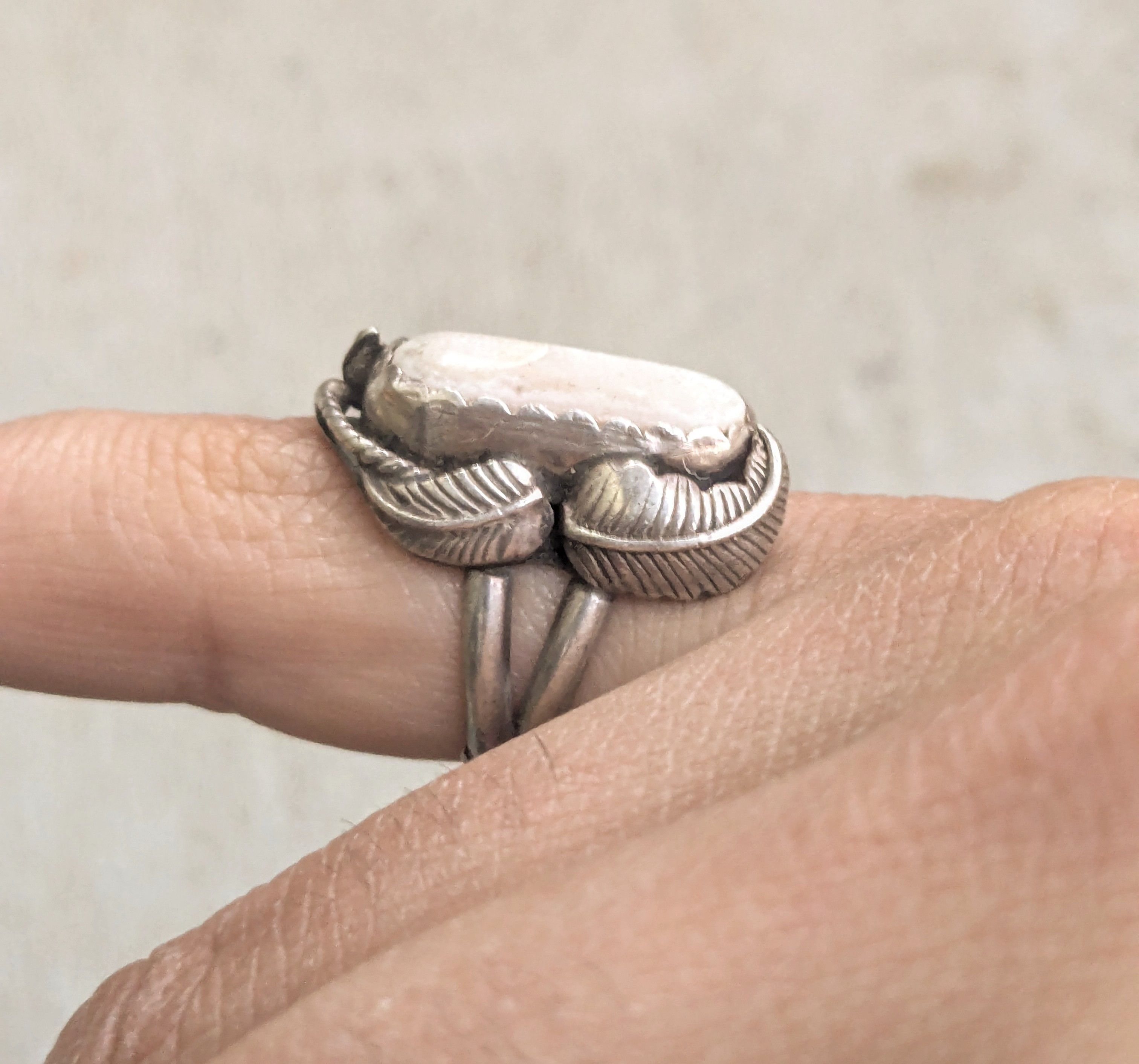 Jewelry × Sterling Silver × Vintage Vintage Sterling Silver Ring MOP Les Baker 6 Navajo Native Size ONE SIZE - 9 Thumbnail