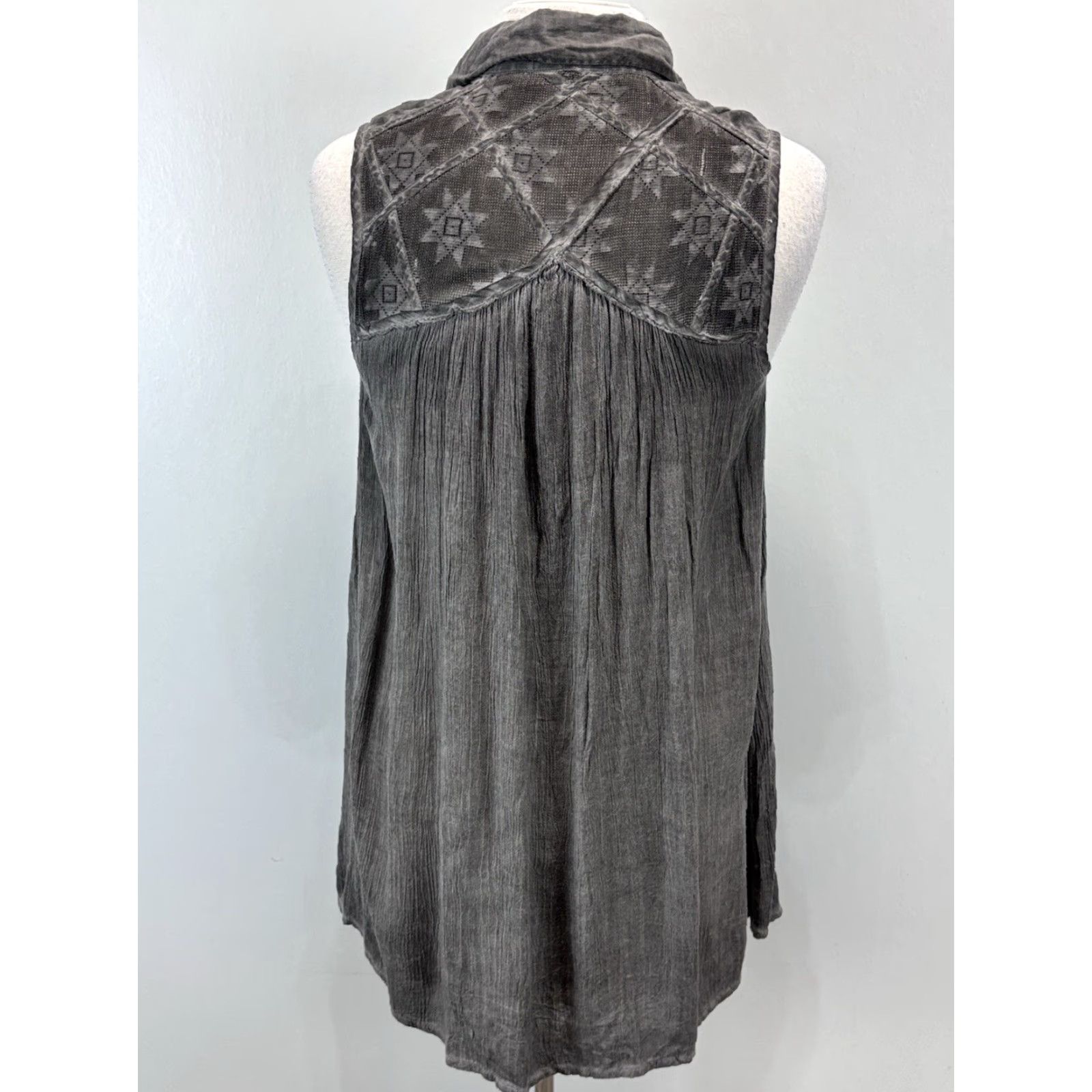 Free People VINTAGE Free People Sleeveless Tunic Shirt XS Gray Pintuck Pleat Bohemian Womens Size XS / US 0-2 / IT 36-38 - 3 Thumbnail