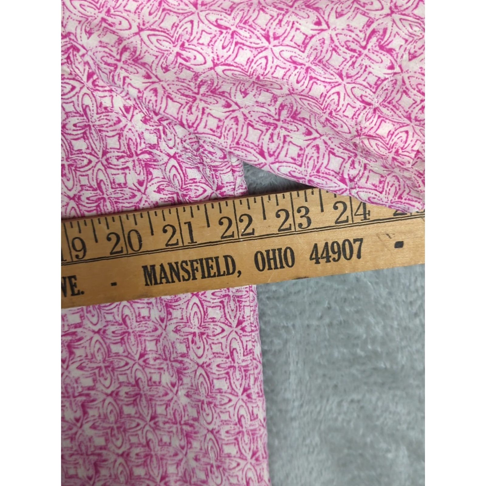 Tommy Bahama VINTAGE? No. Tommy Bahama Geovanni Geo Camp Shirt Silk Pink Short Sleeve Button-Up Casual Men M Regular Size US M / EU 48-50 / 2 - 7 Thumbnail