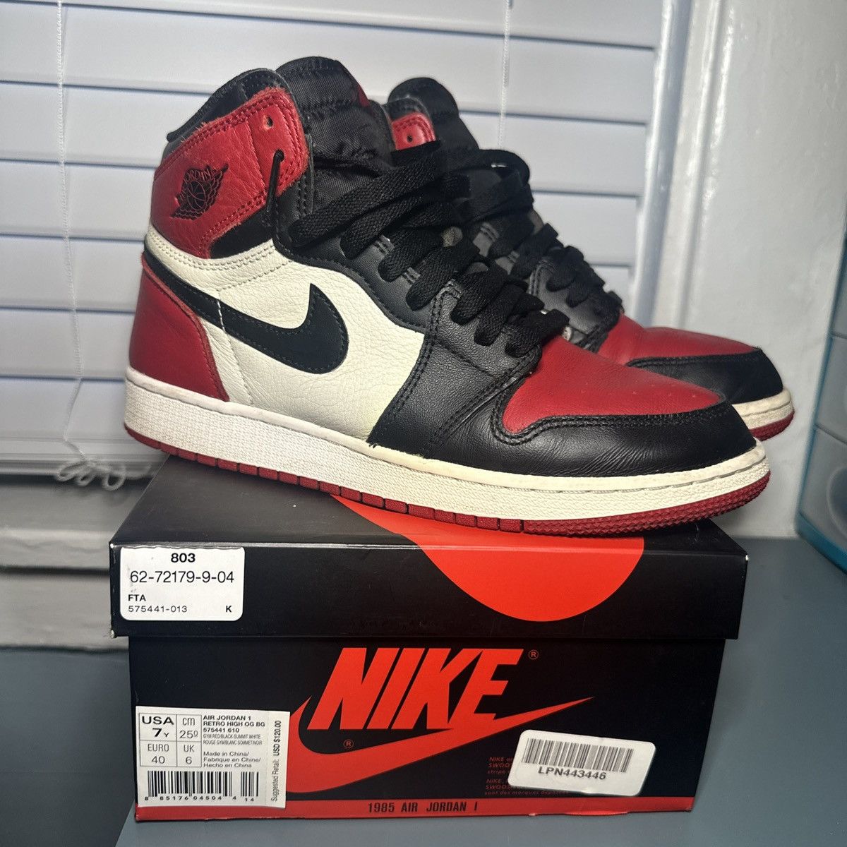 Jordan Brand × Nike Air Jordan 1 Retro High OG BG "Bred Toe" US 7Y Size US 7 / EU 40 - 1 Thumbnail