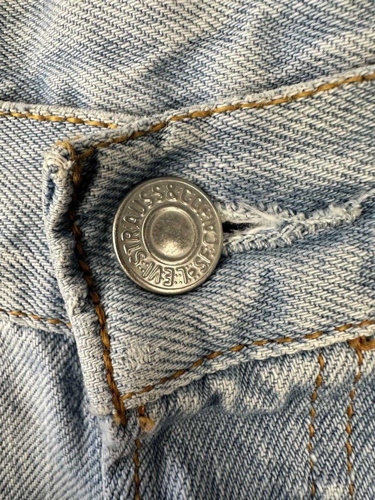 Levi's Levi's 501 Light Wash Denim Cutoff High Rise Shorts W32 Size US 32 / EU 48 - 3 Thumbnail