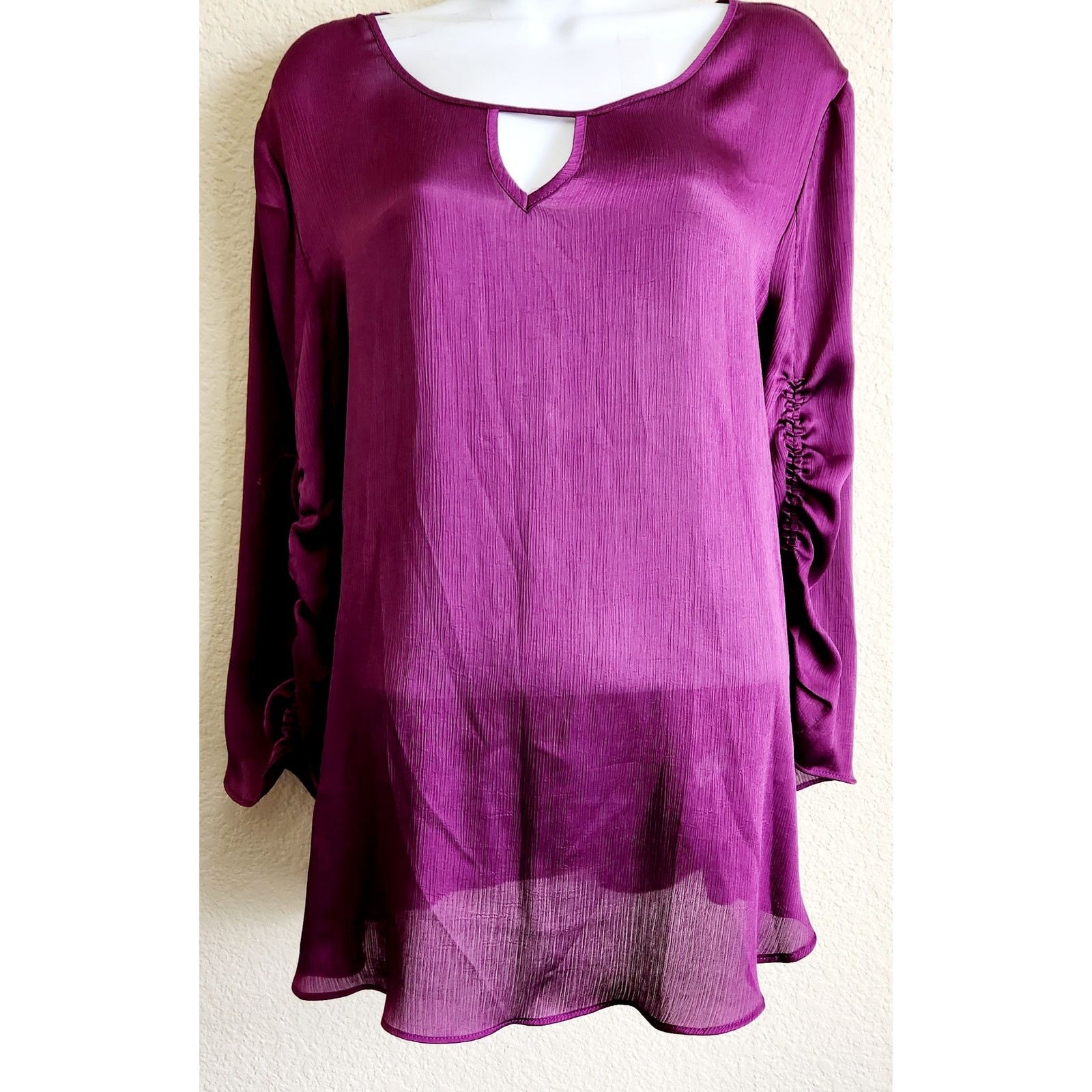 Other Cato Purple 3/4 Ruched Sleeves Keyhole Neck Top Large Size L / US 10 / IT 46 - 1 Thumbnail