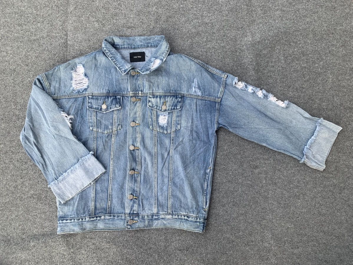 Distressed One way jacket jeans.