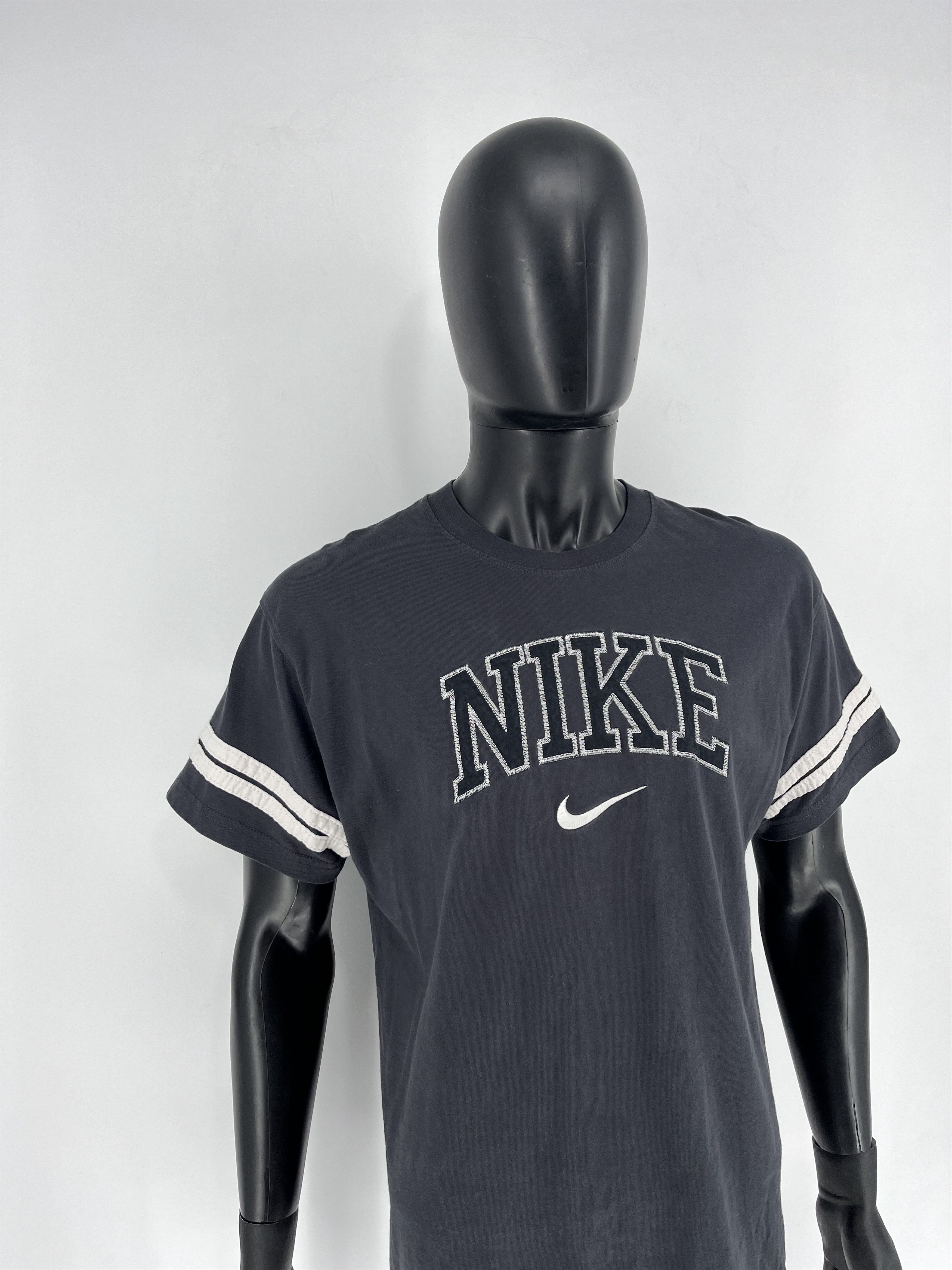 Nike Vintage Y2K Nike Center Swoosh Logo T-Shirt Size US M / EU 48-50 / 2 - 4 Thumbnail