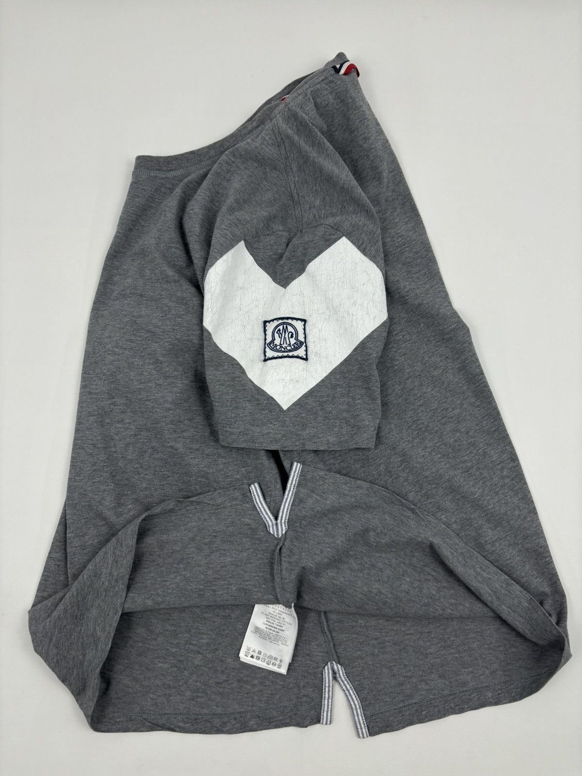 Moncler Gamme Bleu THOM BROWNE GAMME BLEU MAGLIA Big Patch Gray Italy Short Sleeve T-Shirt Size US M / EU 48-50 / 2 - 3 Thumbnail