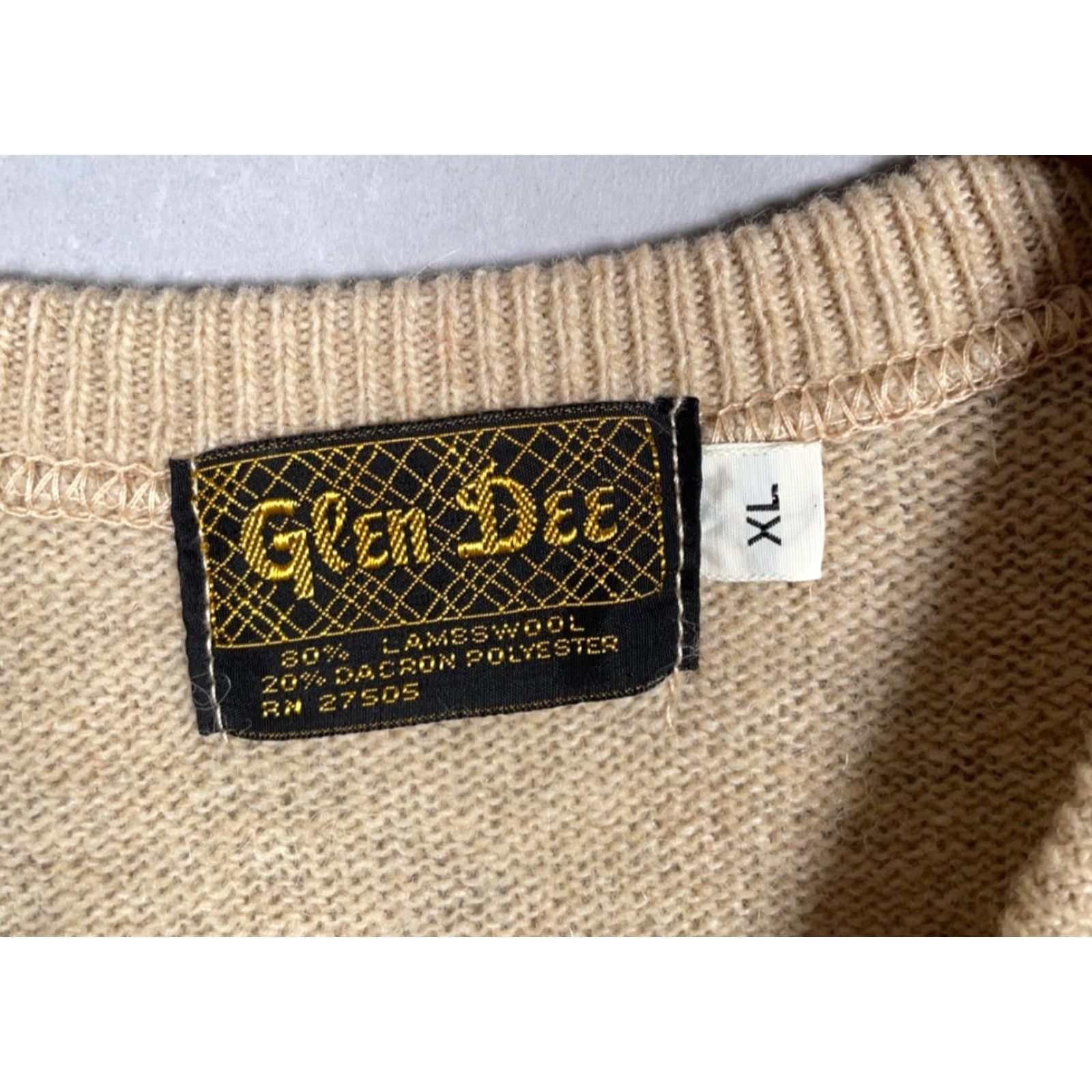 Vintage Glen Dee 80s Wool Sweater Vest Beige Lightweight Knit Medium (XL Tag) Black? Note: This seems wrong. Size US M / EU 48-50 / 2 - 3 Thumbnail