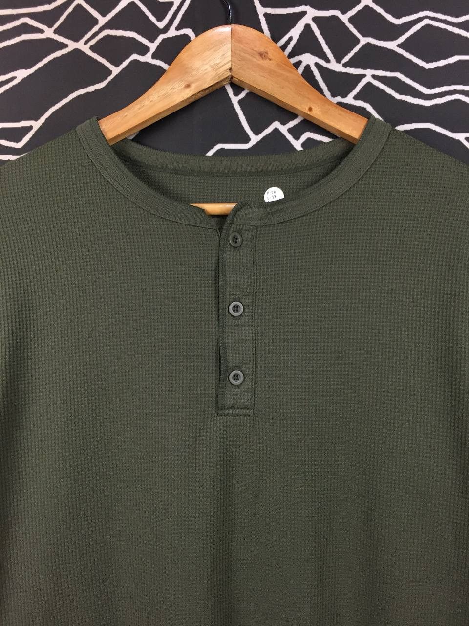 GU GU Japan Waffle Knit Olive Green Long Sleeve Henley Tee Size US M / EU 48-50 / 2 - 3 Thumbnail