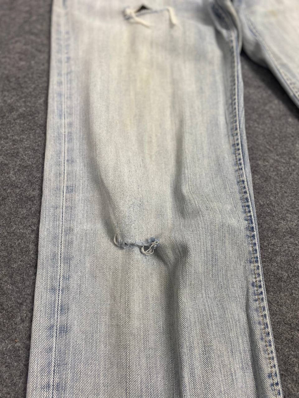 Wrangler vintage wrangler lightwash distressed denim Size US 33 - 12 Thumbnail