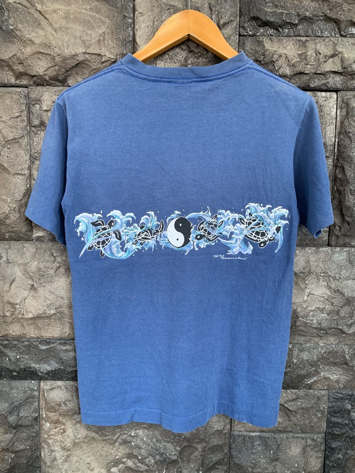 Vintage Vintage 90s T&C Hawaii Surfboards / Surfing / Surf T shirt Size US S / EU 44-46 / 1 - 8 Thumbnail