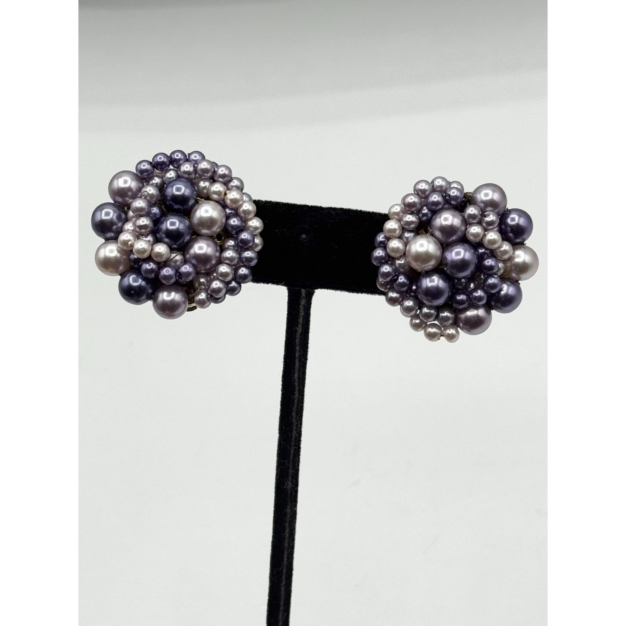 Vintage Vintage purple Japan faux pearl cluster clip on earrings Size ONE SIZE - 2 Thumbnail