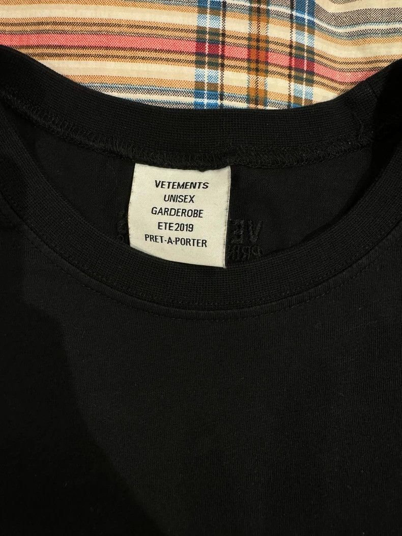 Vetements Vetements Vetements black T-shirt with cafe letter earth p Size US S / EU 44-46 / 1 - 2 Thumbnail