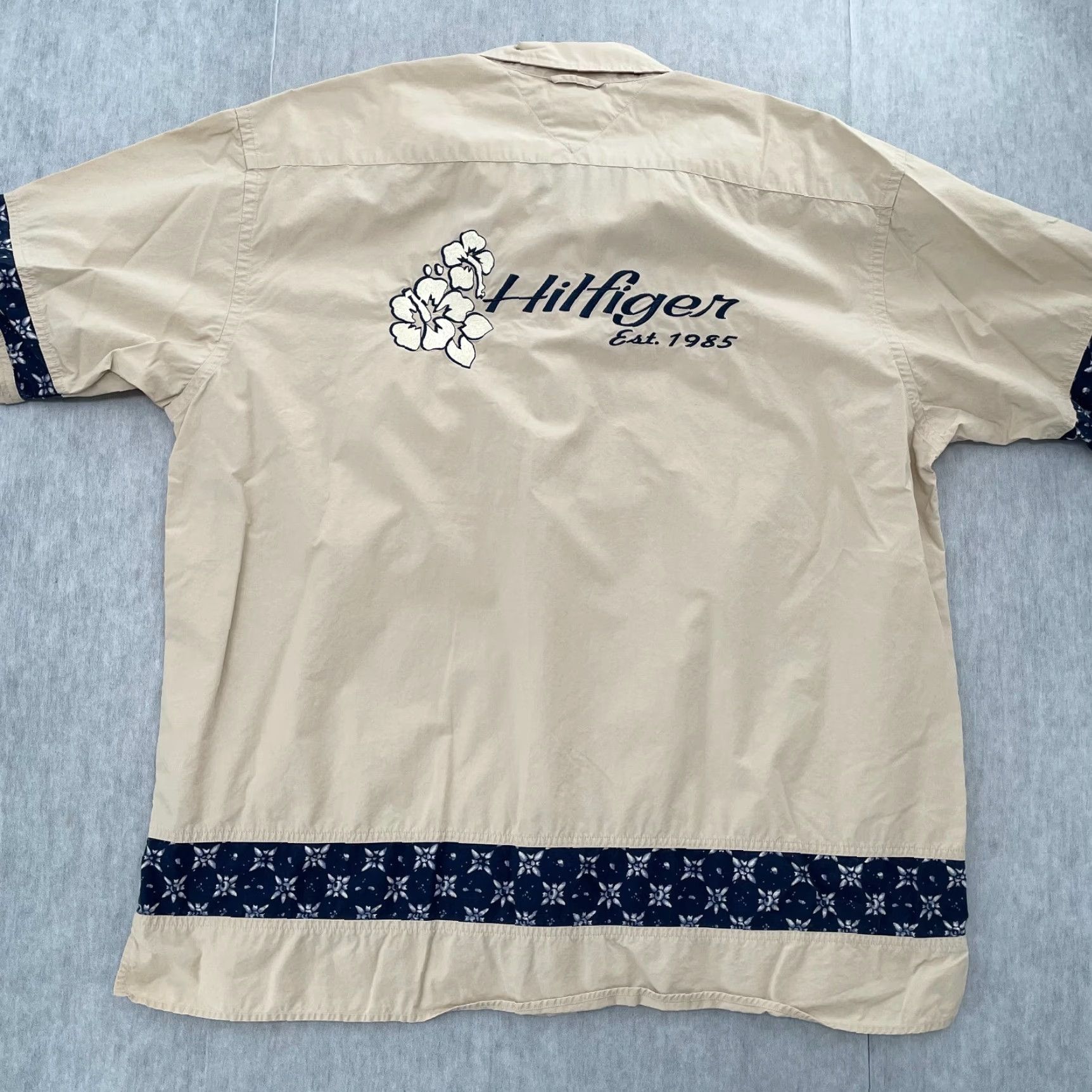 Tommy Hilfiger VINTAGE Tommy Hilfiger Shirt Adult XL Beige Button Up Hawaiian Camp Loop Collar Size US XL / EU 56 / 4 - 2 Thumbnail