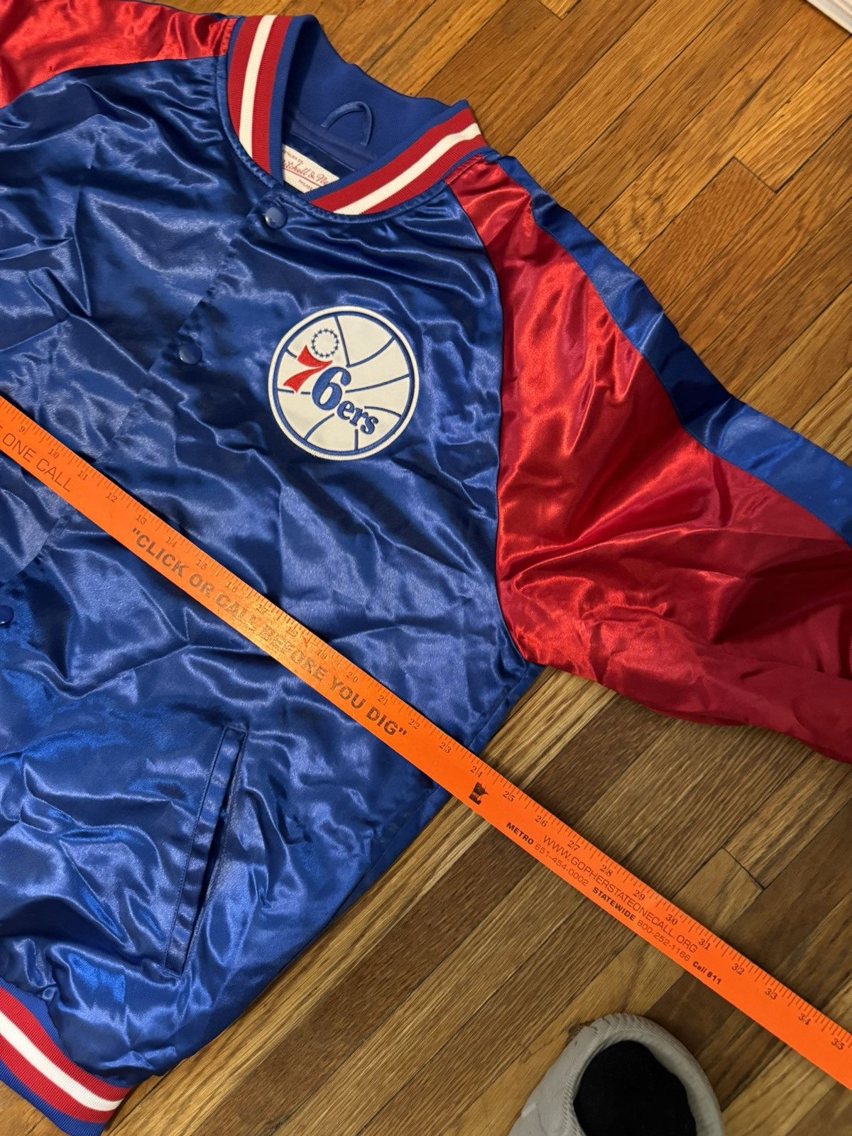 Mitchell & Ness Mitchell & Ness NBA Philadelphia 76ers Satin Bomber Jacket Size US L / EU 52-54 / 3 - 7 Thumbnail