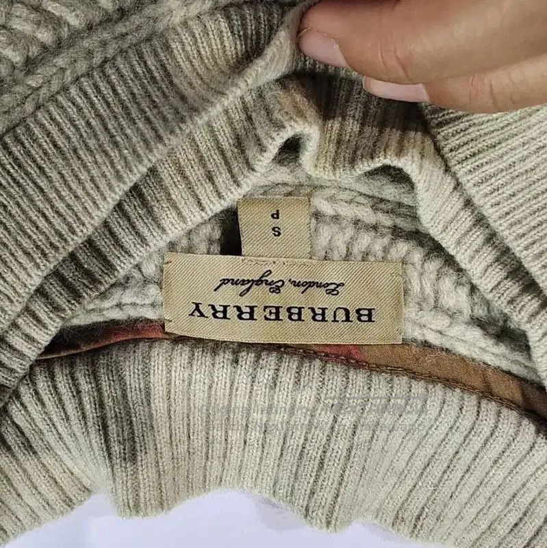 Burberry Burberry Beige Women's Knit Sweater Size S. Size S / US 4 / IT 40 - 3 Thumbnail