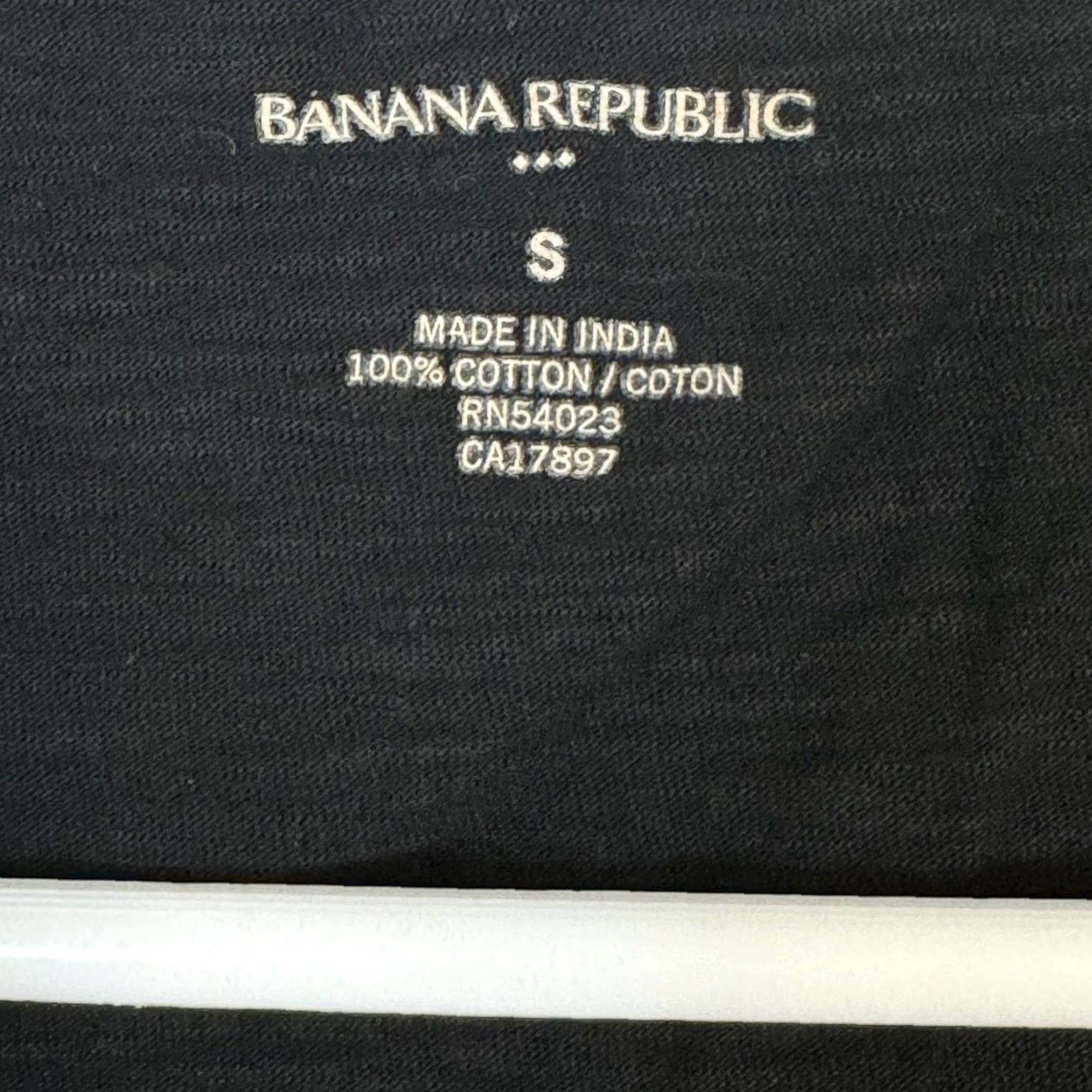 Banana Republic Banana Republic Blouse Black Crew Neck Cap Sleeve S Women’s Regular Top Twist: Raised Scroll Work Outfit, Office, Casual, All Seasons Size S / US 4 / IT 40 - 4 Thumbnail