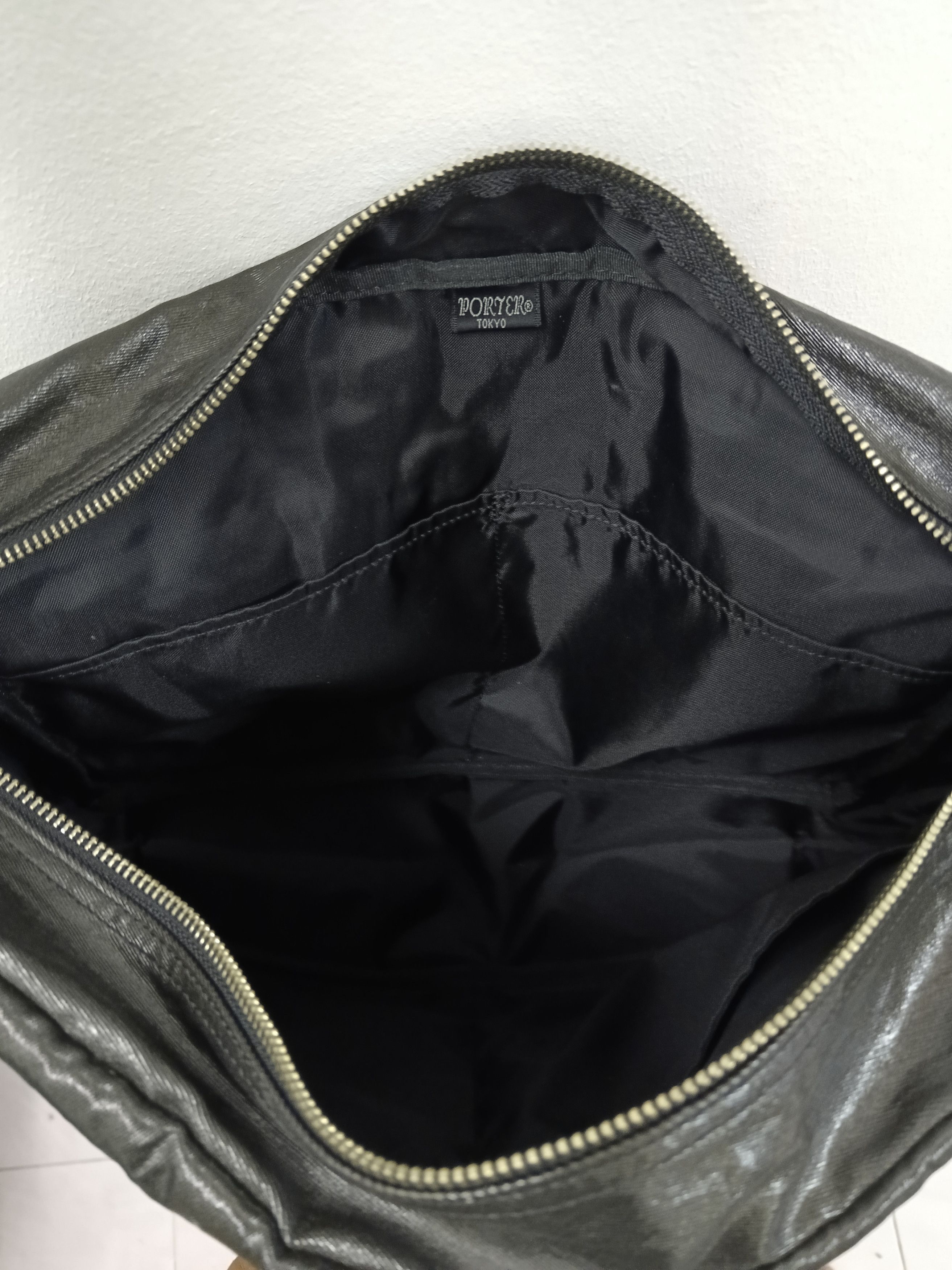 Porter Porter Yoshida SHINE Series PVC Coating Messenger Bag Size ONE SIZE - 9 Thumbnail