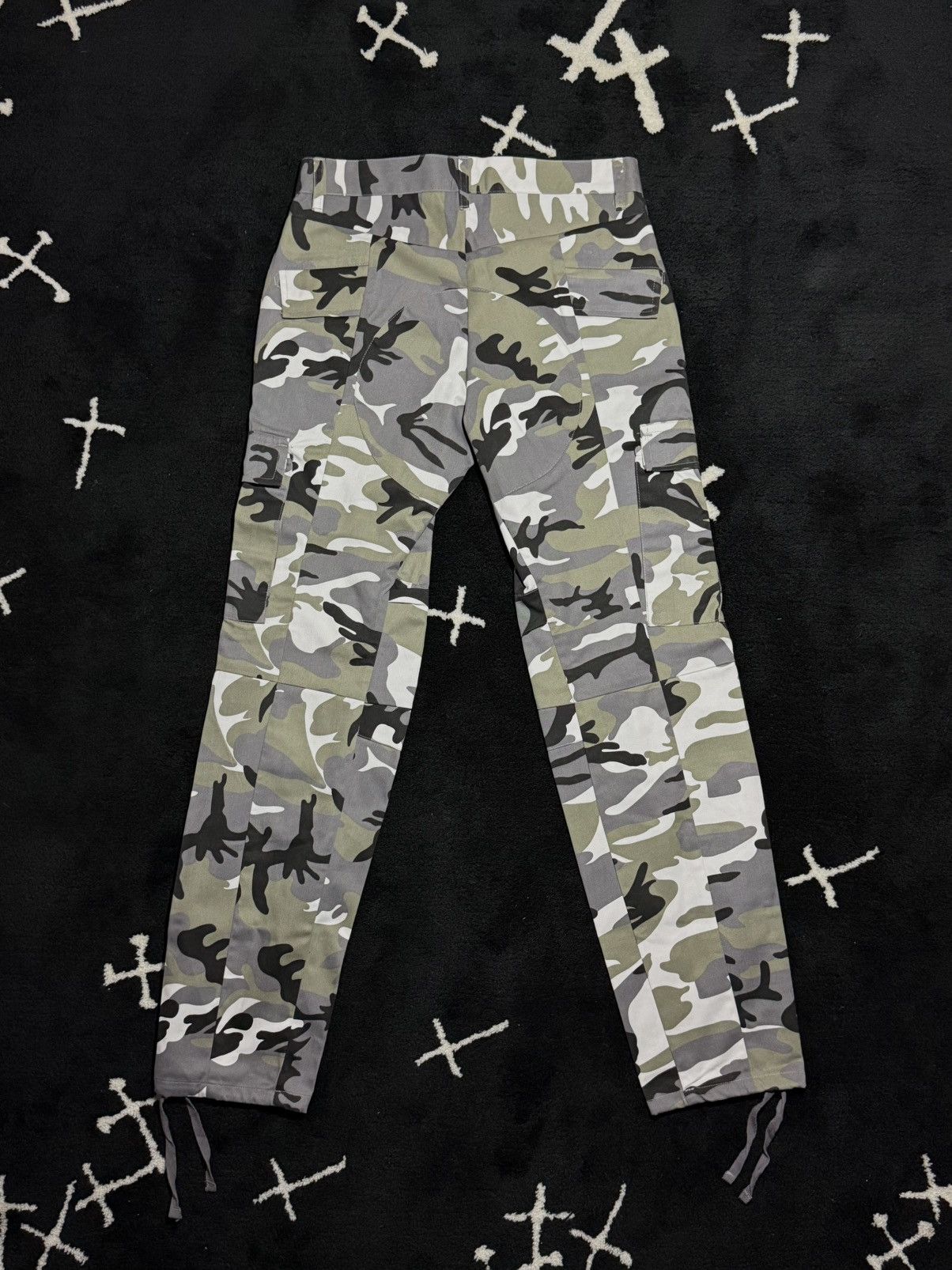 Vetements VETEMENTS CAMOFLAUGE PANTS FW17 RECONSTRUCTED CARGOS Size US 30 / EU 46 - 2 Thumbnail