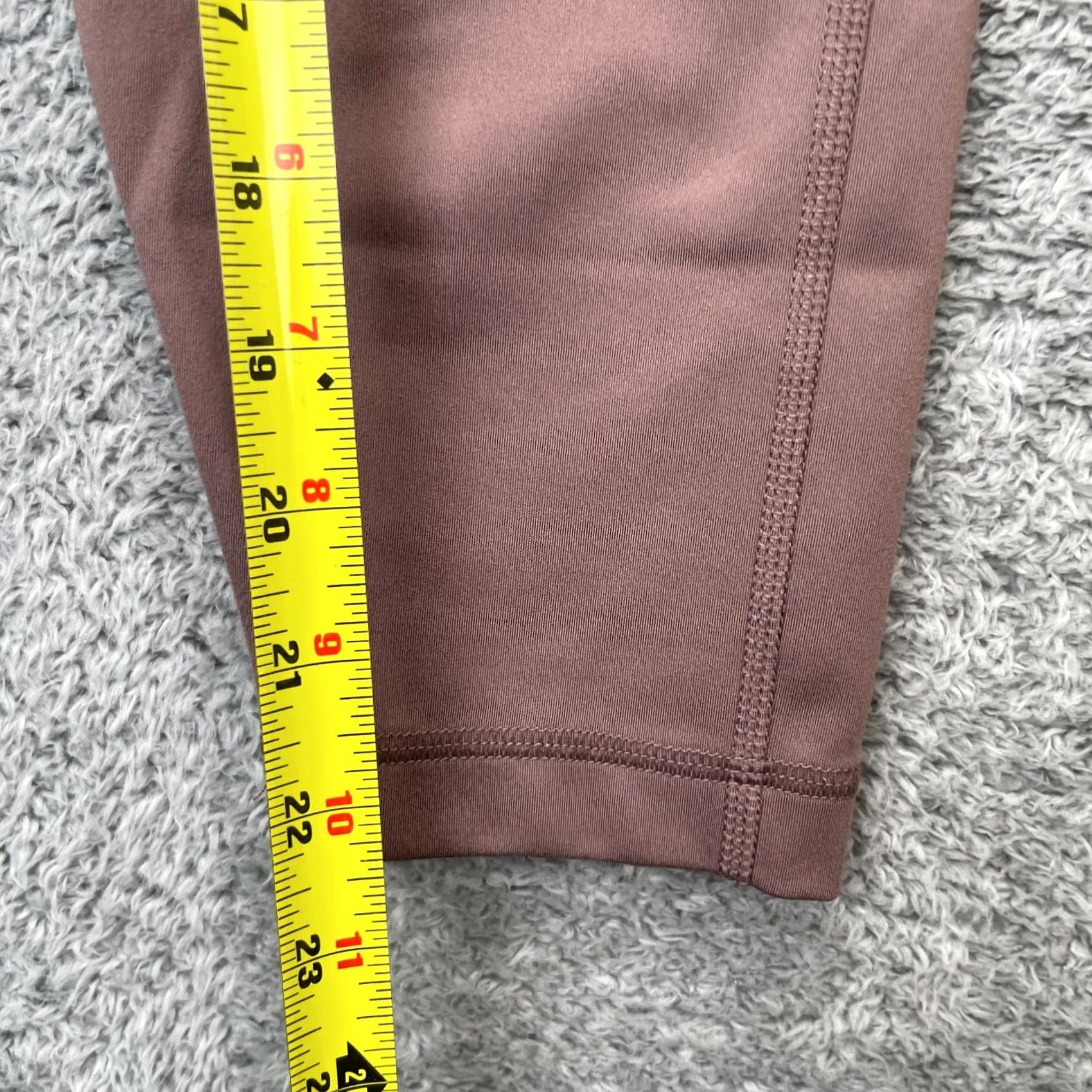 Vintage Yogalicious Leggings Womens XL Purple High Rise Cropped Tapered Leg Breathable Easy Care Pockets activewear Gym & Training Yoga Size 28" / US 6 / IT 42 - 6 Thumbnail